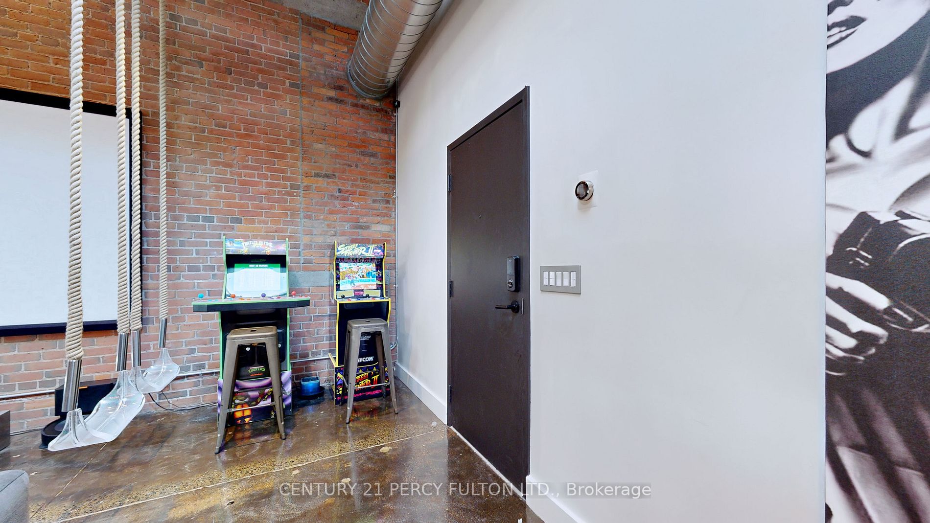 326 Carlaw Ave, #124