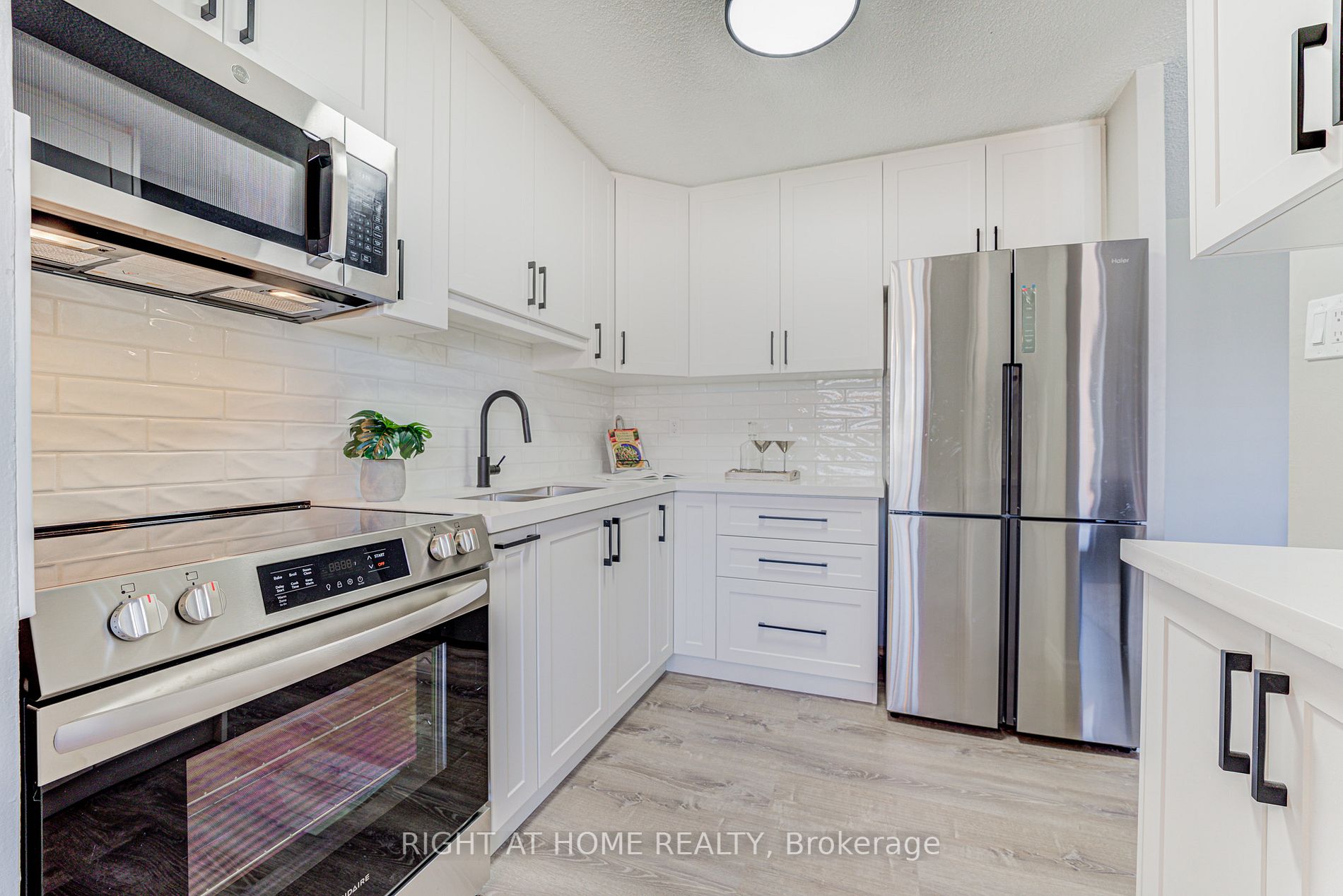 1950 Kennedy Rd, #808