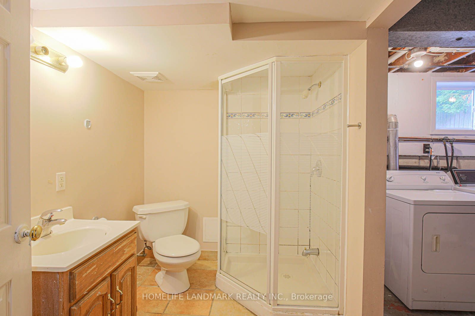 55 Munson Cres