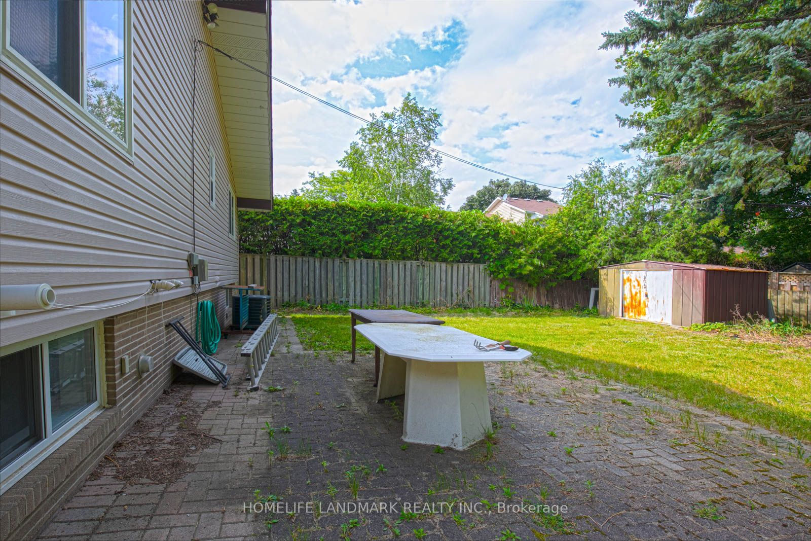 55 Munson Cres