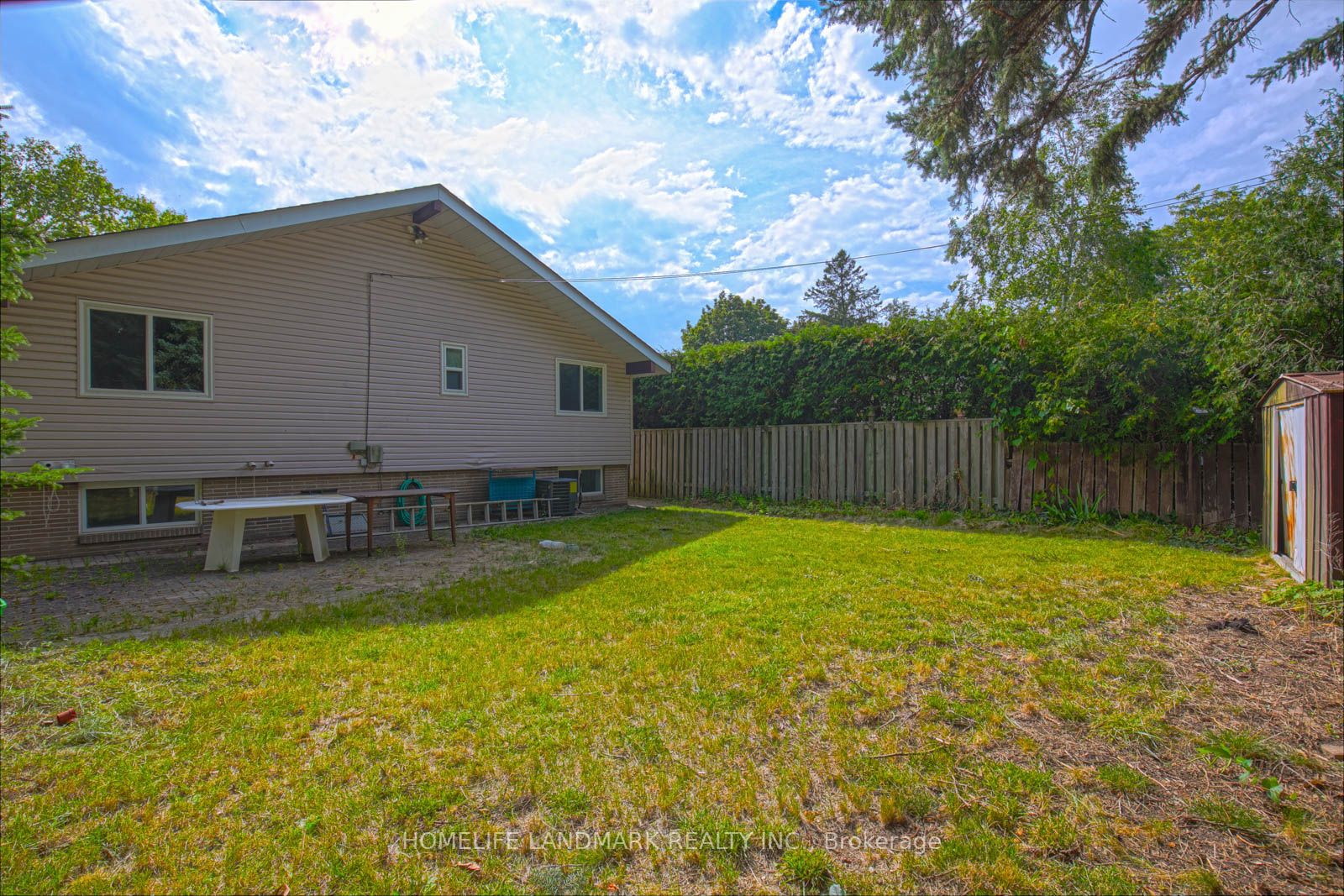 55 Munson Cres