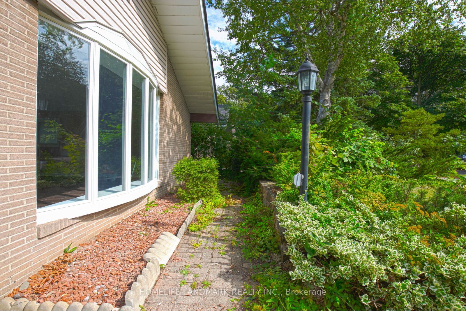 55 Munson Cres
