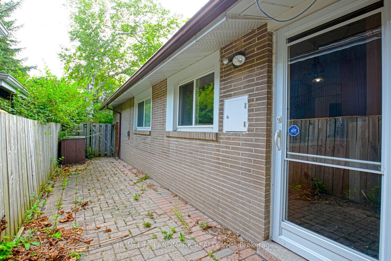 55 Munson Cres