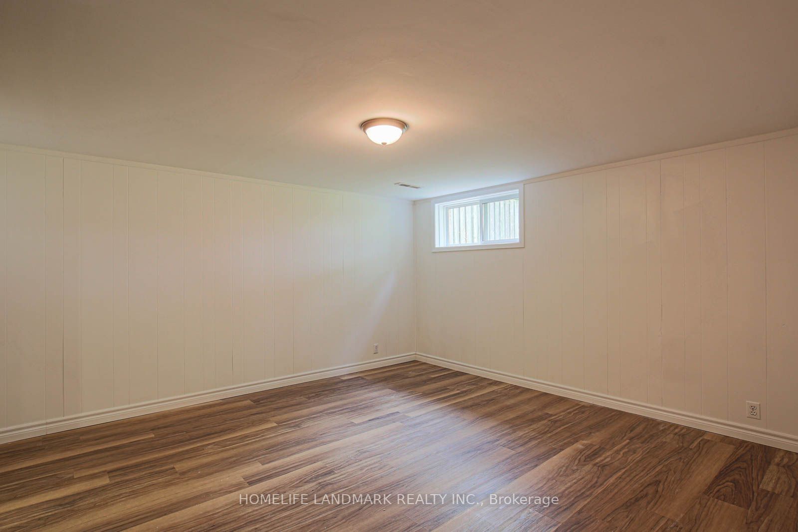55 Munson Cres