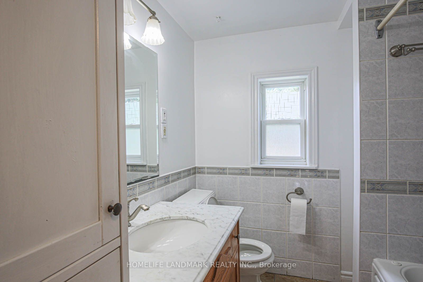 55 Munson Cres