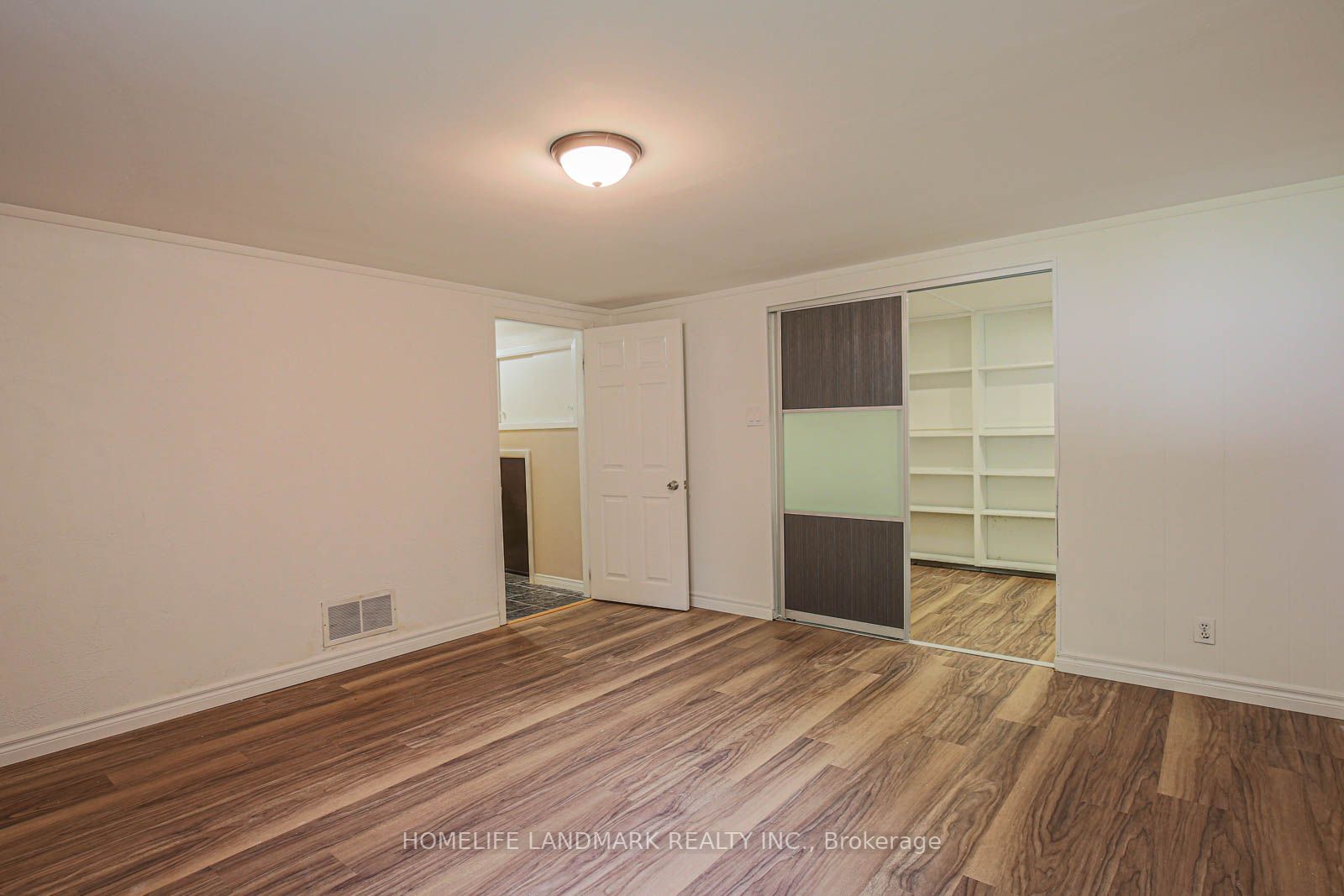 55 Munson Cres