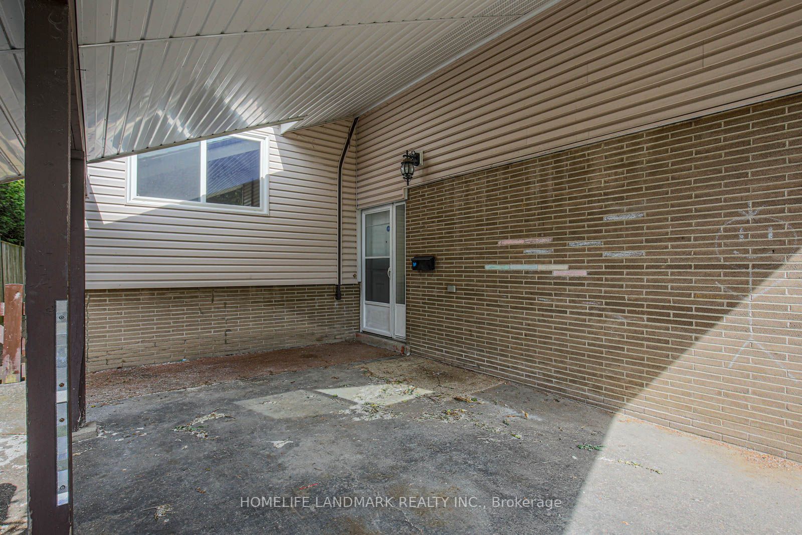 55 Munson Cres