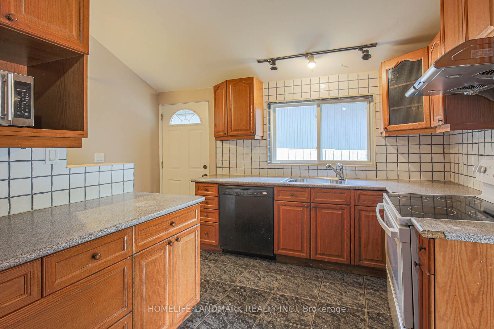 55 Munson Cres