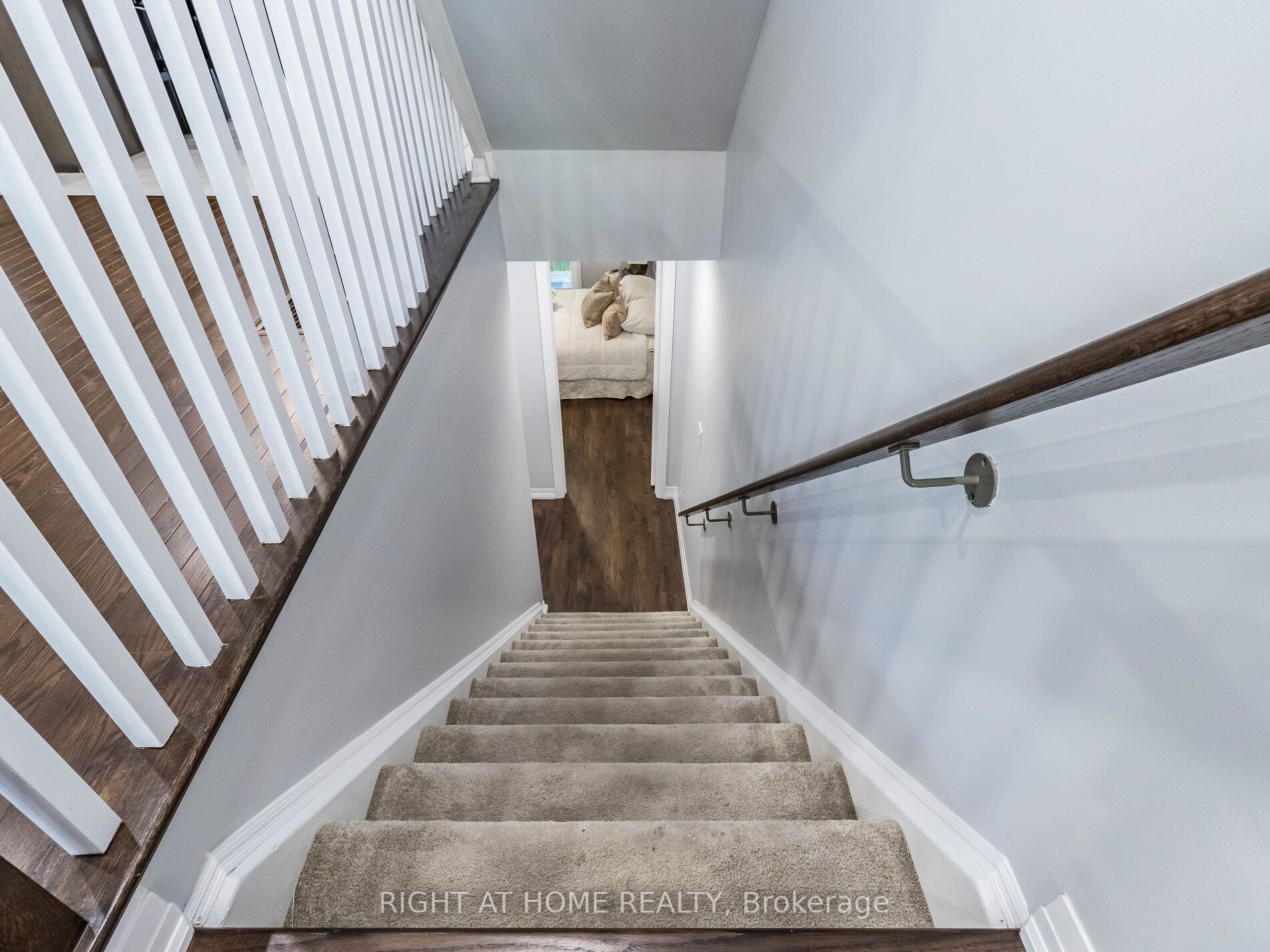 210 London Lane