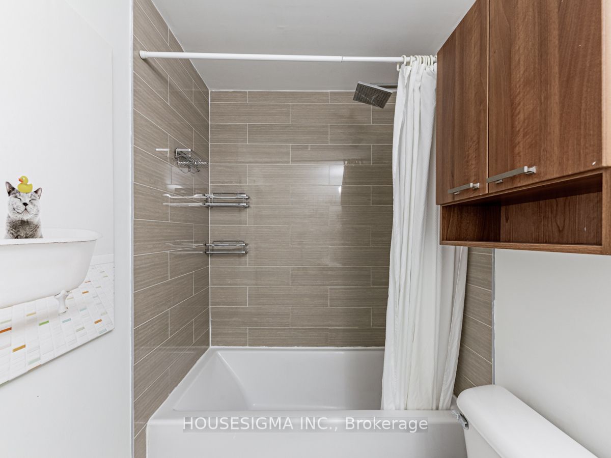 1328 Birchmount Rd, #513