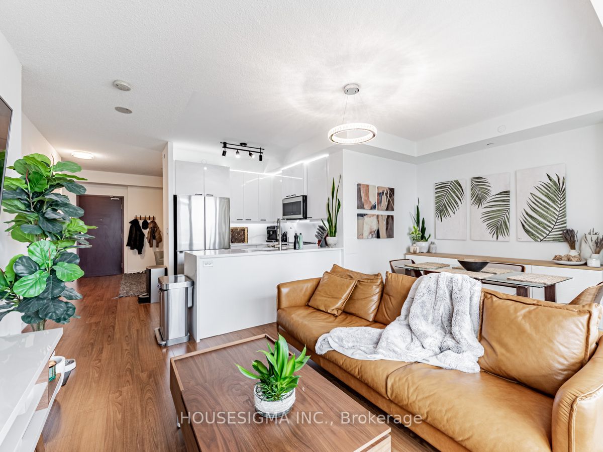 1328 Birchmount Rd, #513