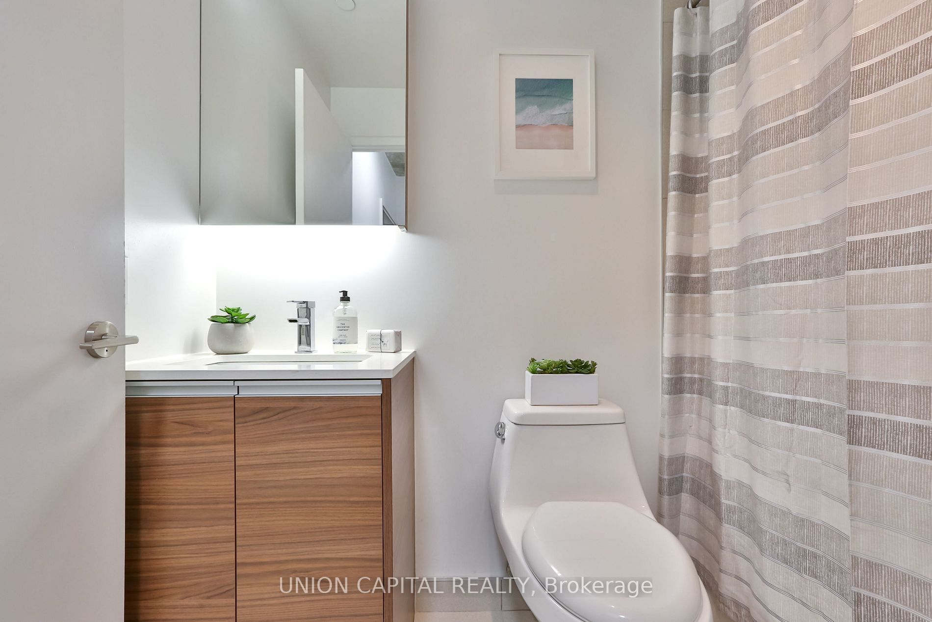1190 Dundas St E, #324