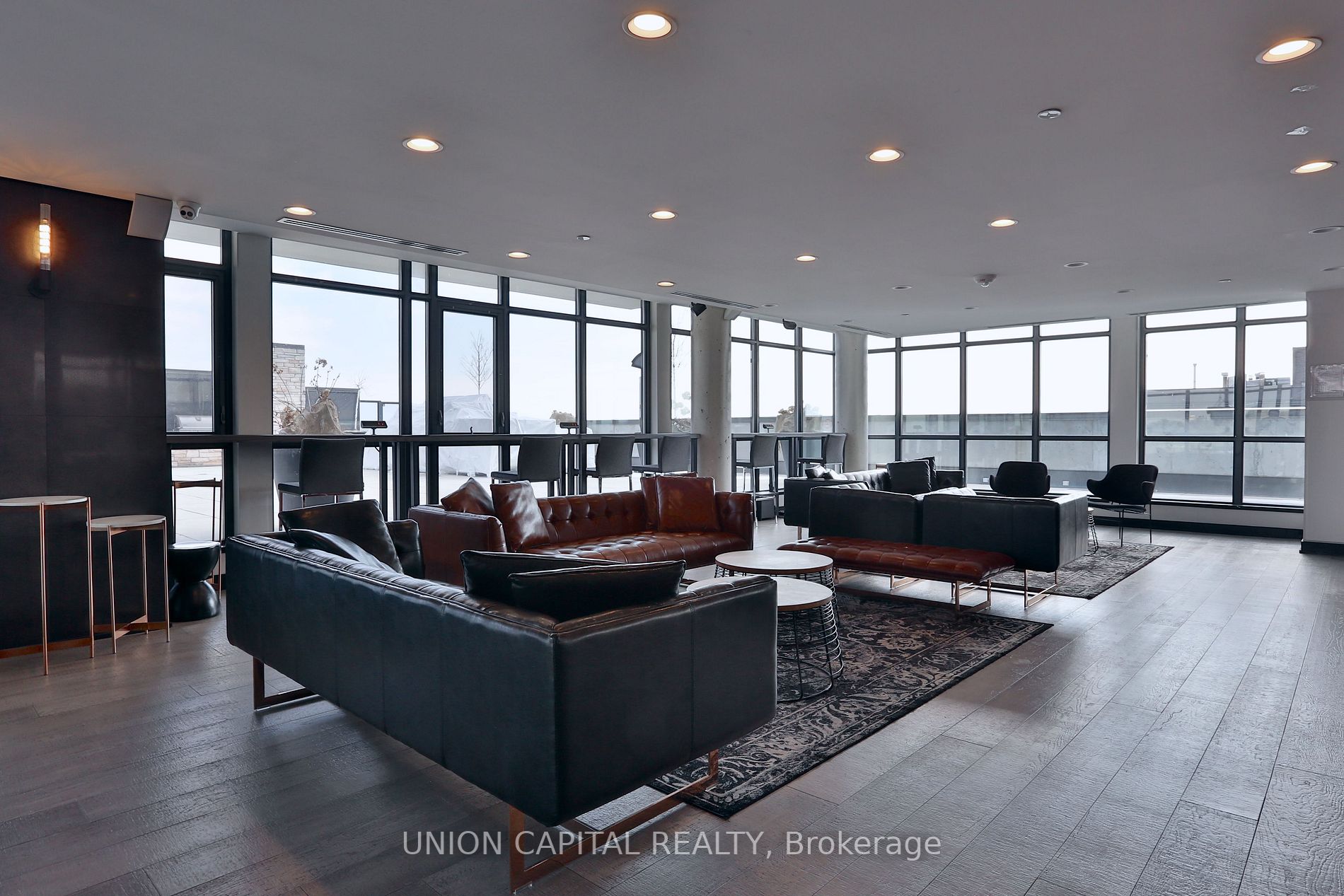 1190 Dundas St E, #324