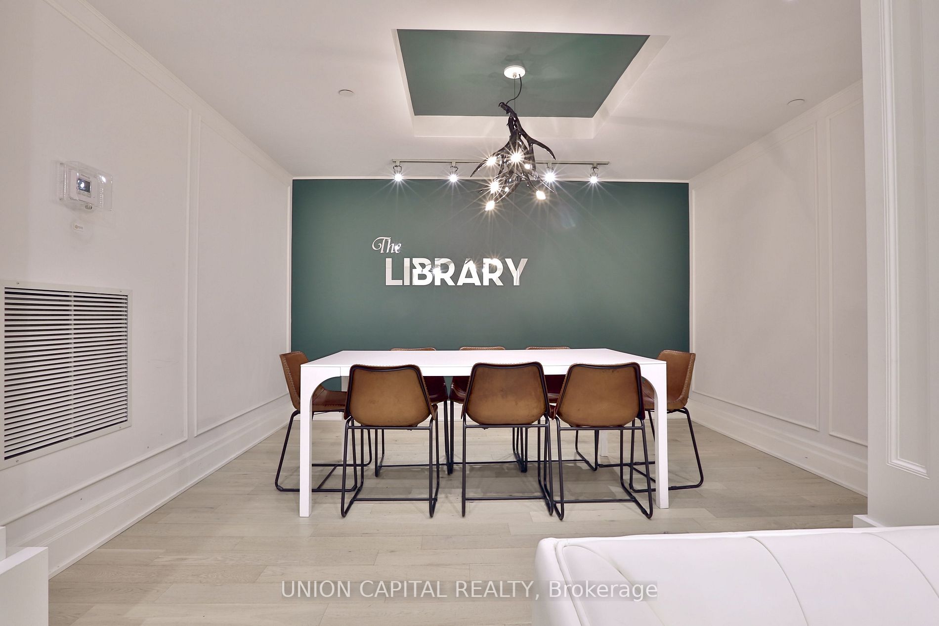 1190 Dundas St E, #324