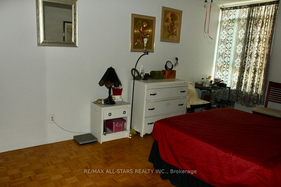 2550 Pharmacy Ave, #209
