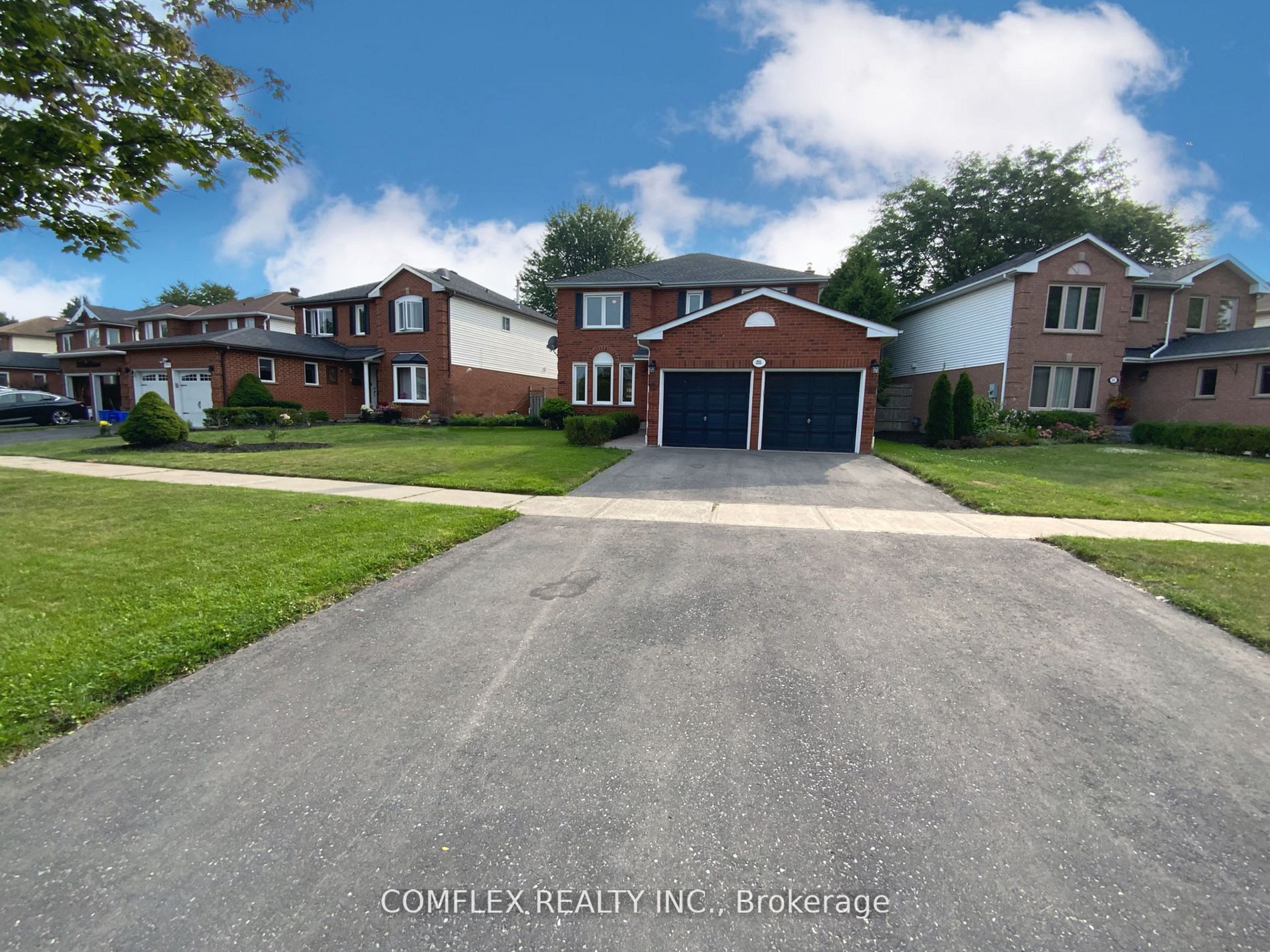 211 Bassett Blvd