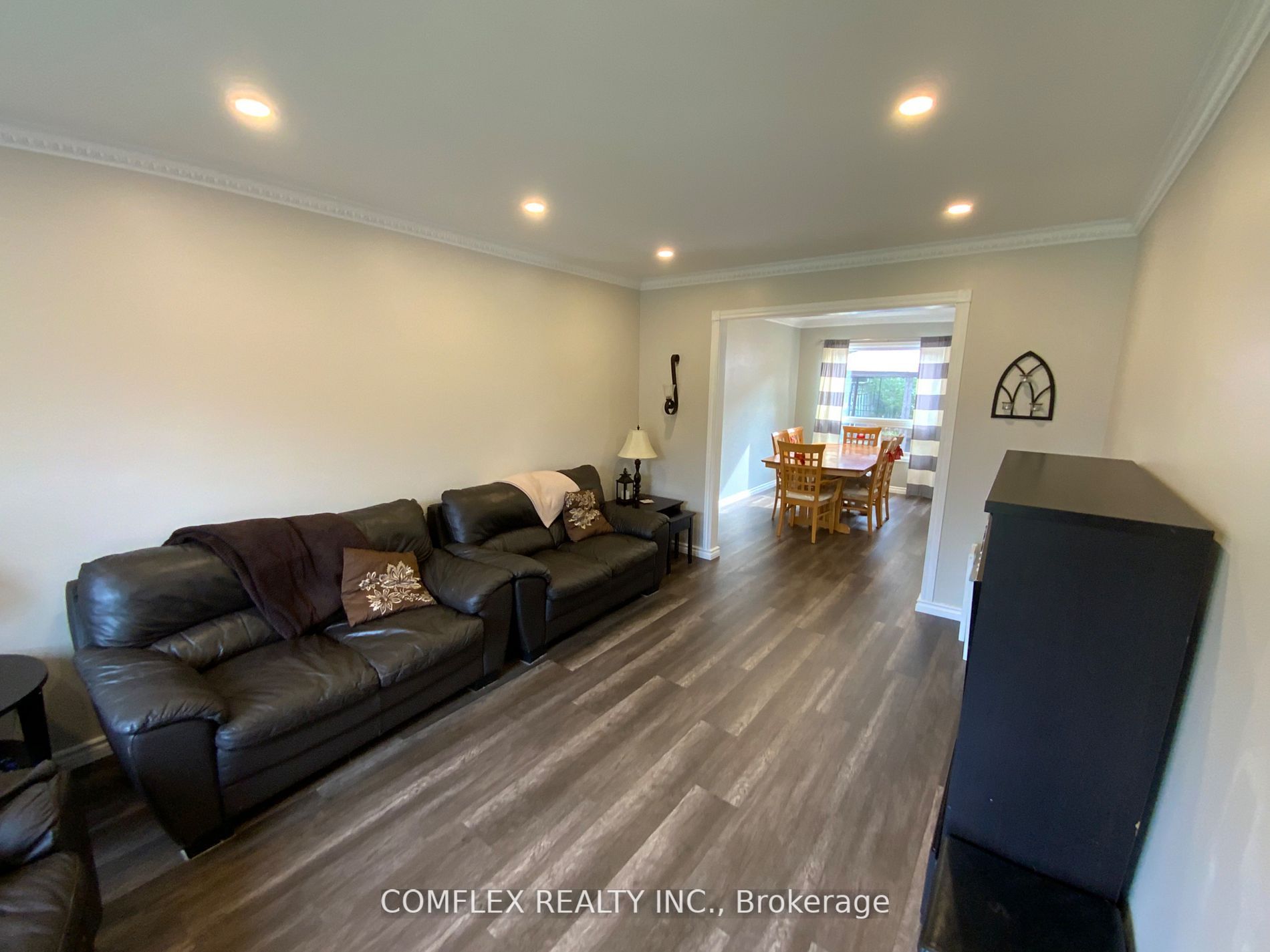 211 Bassett Blvd