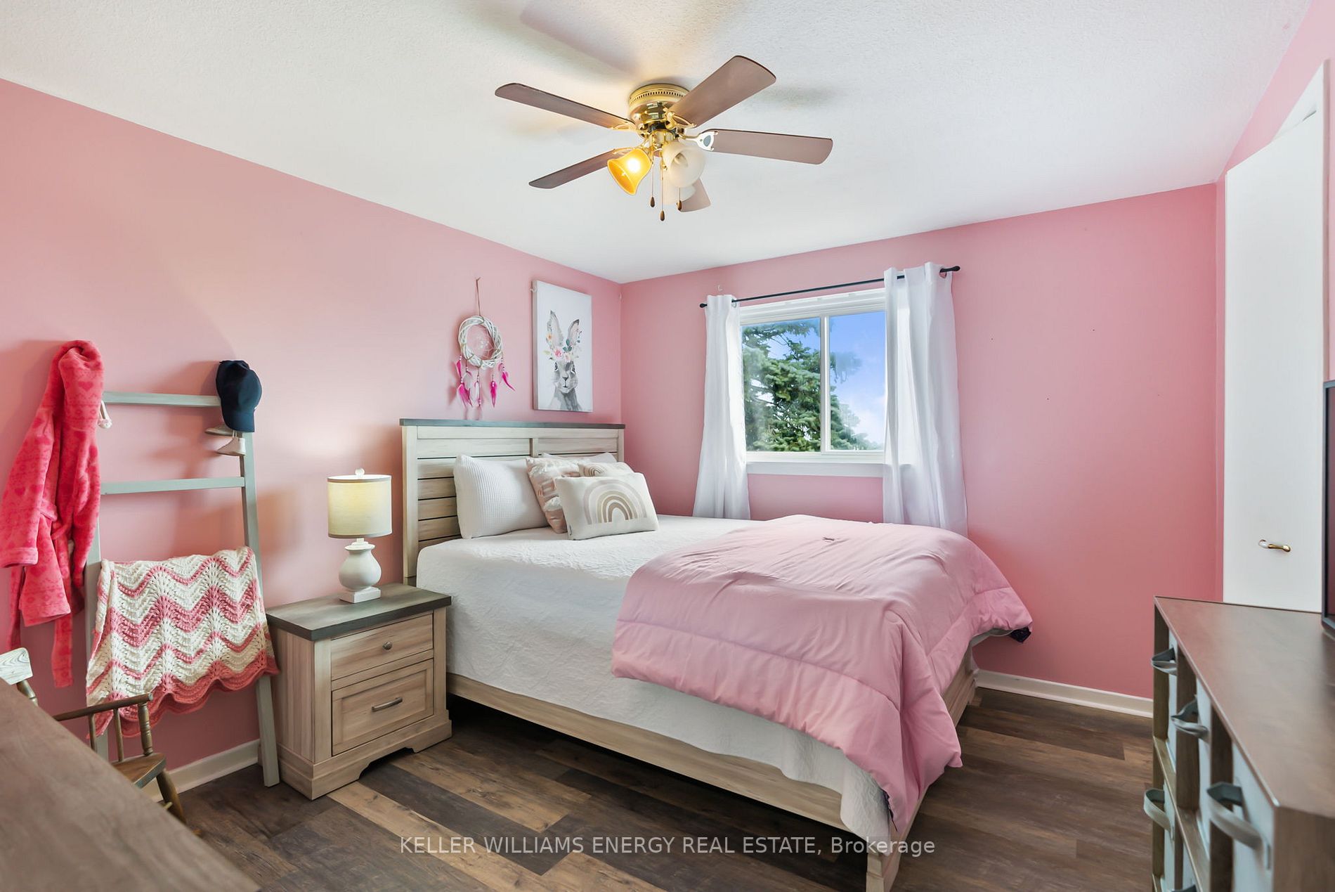 90 Roser Cres