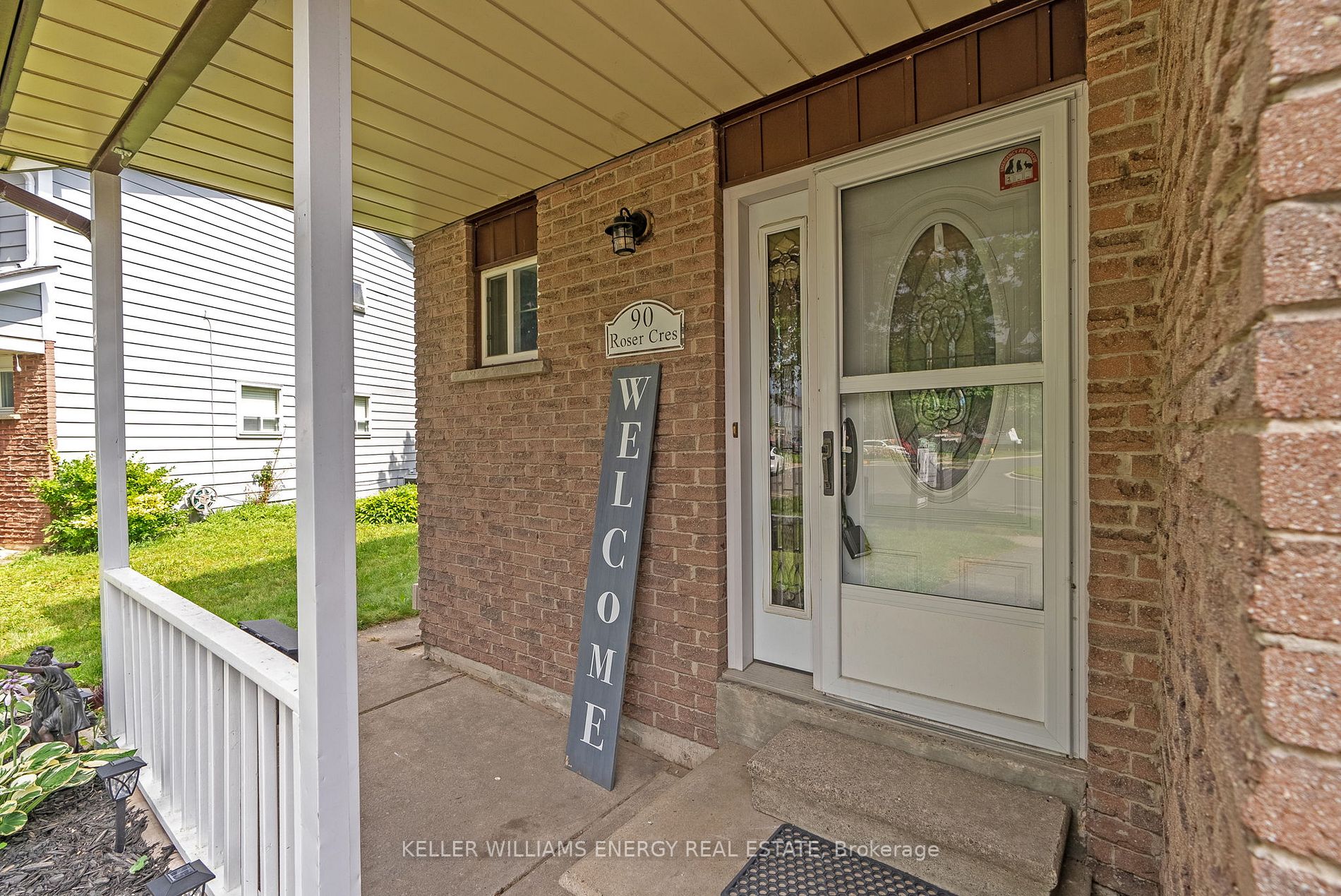 90 Roser Cres