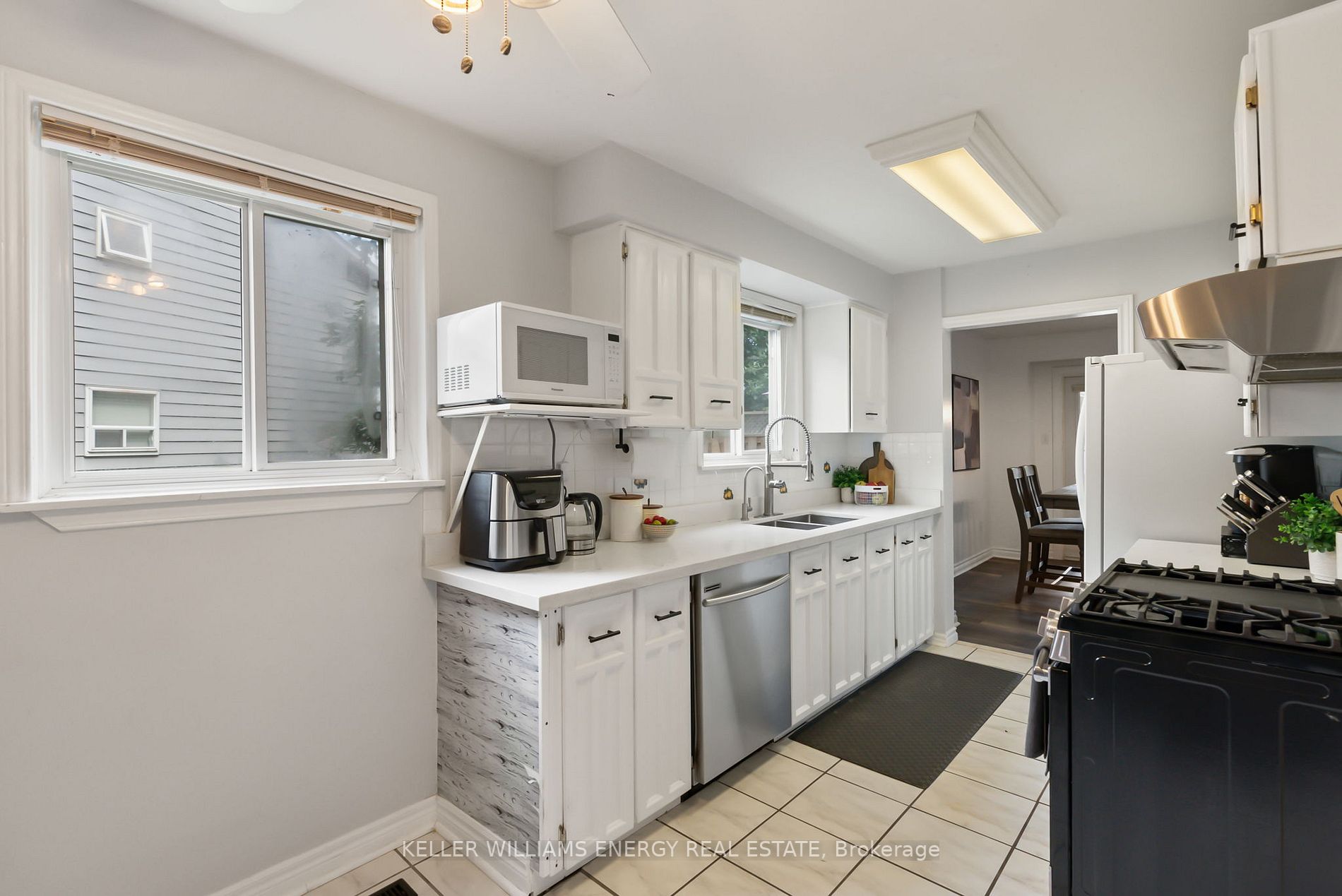 90 Roser Cres