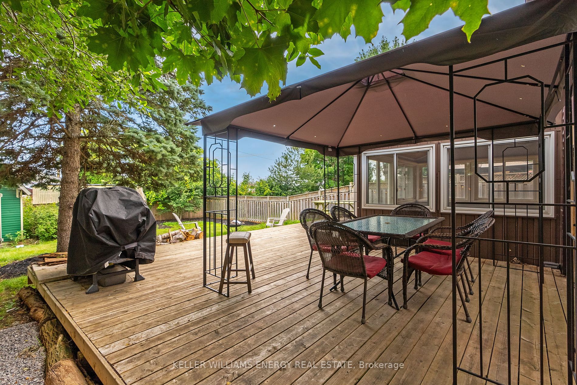 90 Roser Cres