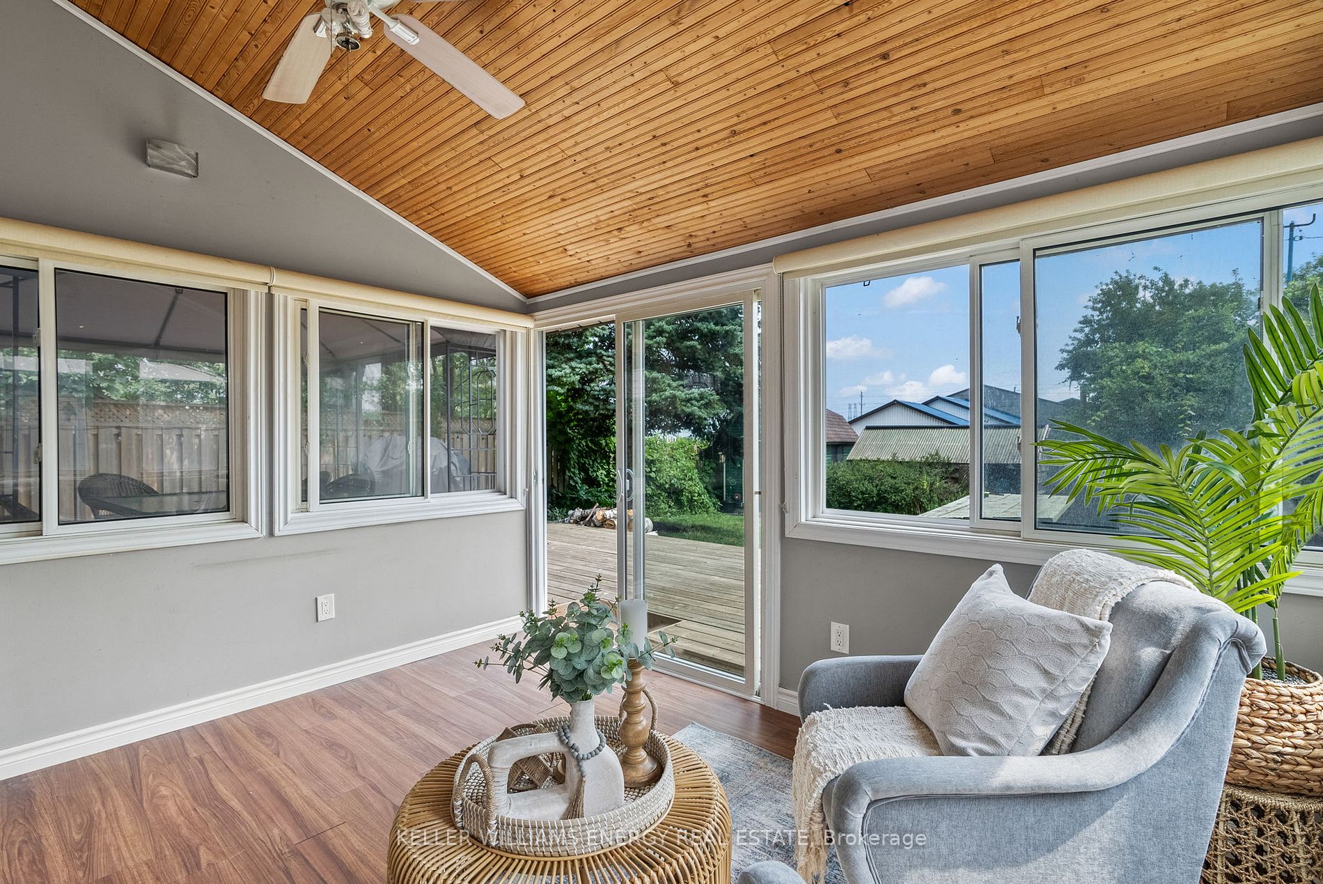 90 Roser Cres