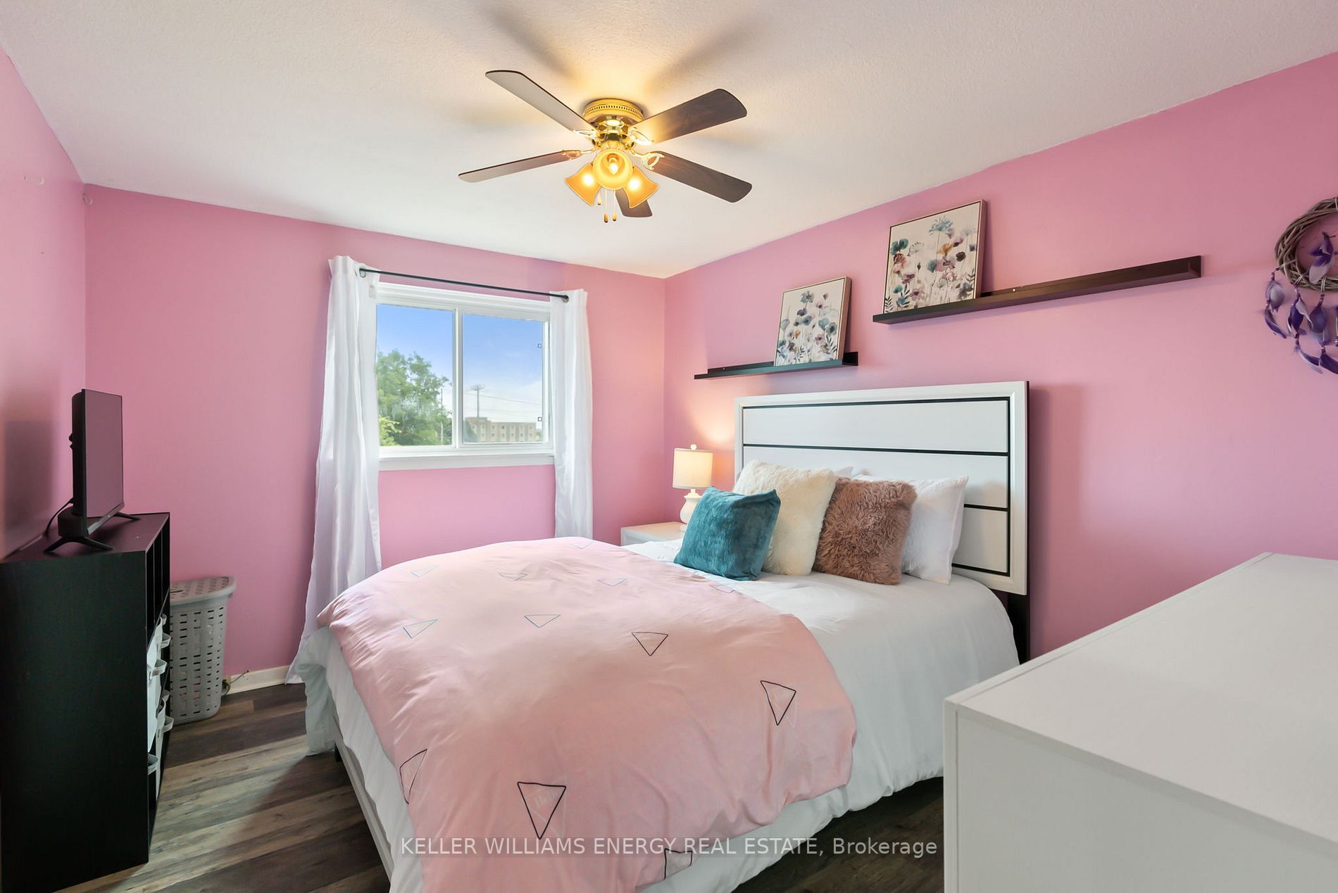 90 Roser Cres