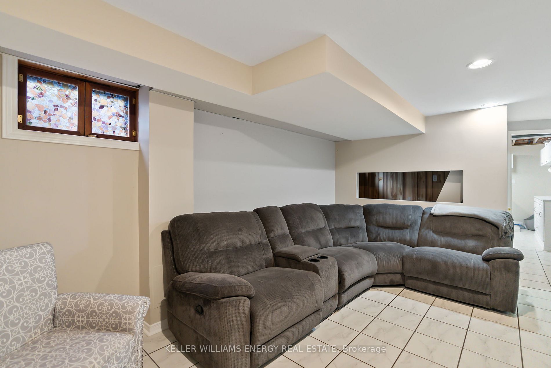 90 Roser Cres