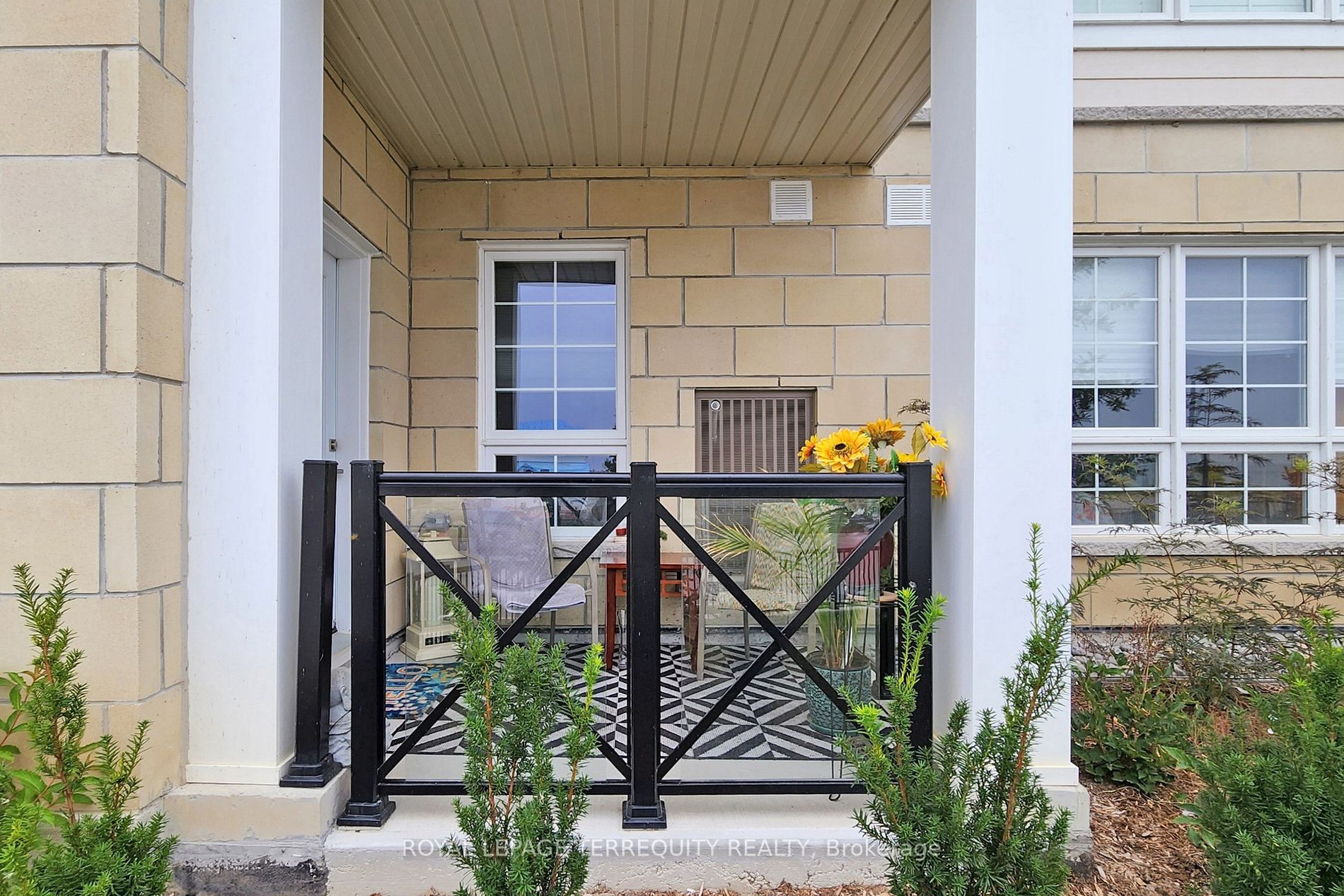 50 Lakebreeze Drive, #118