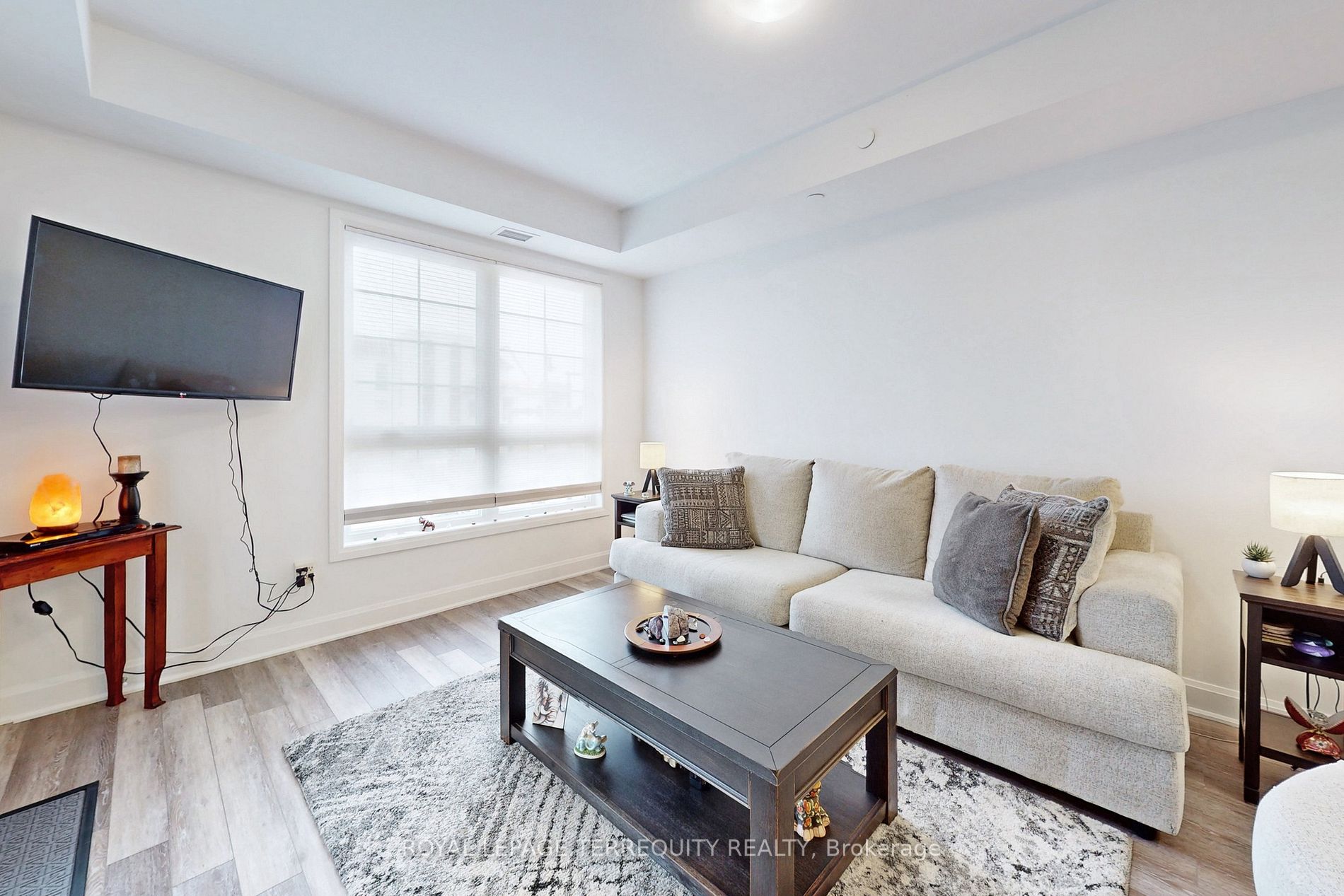 50 Lakebreeze Drive, #118