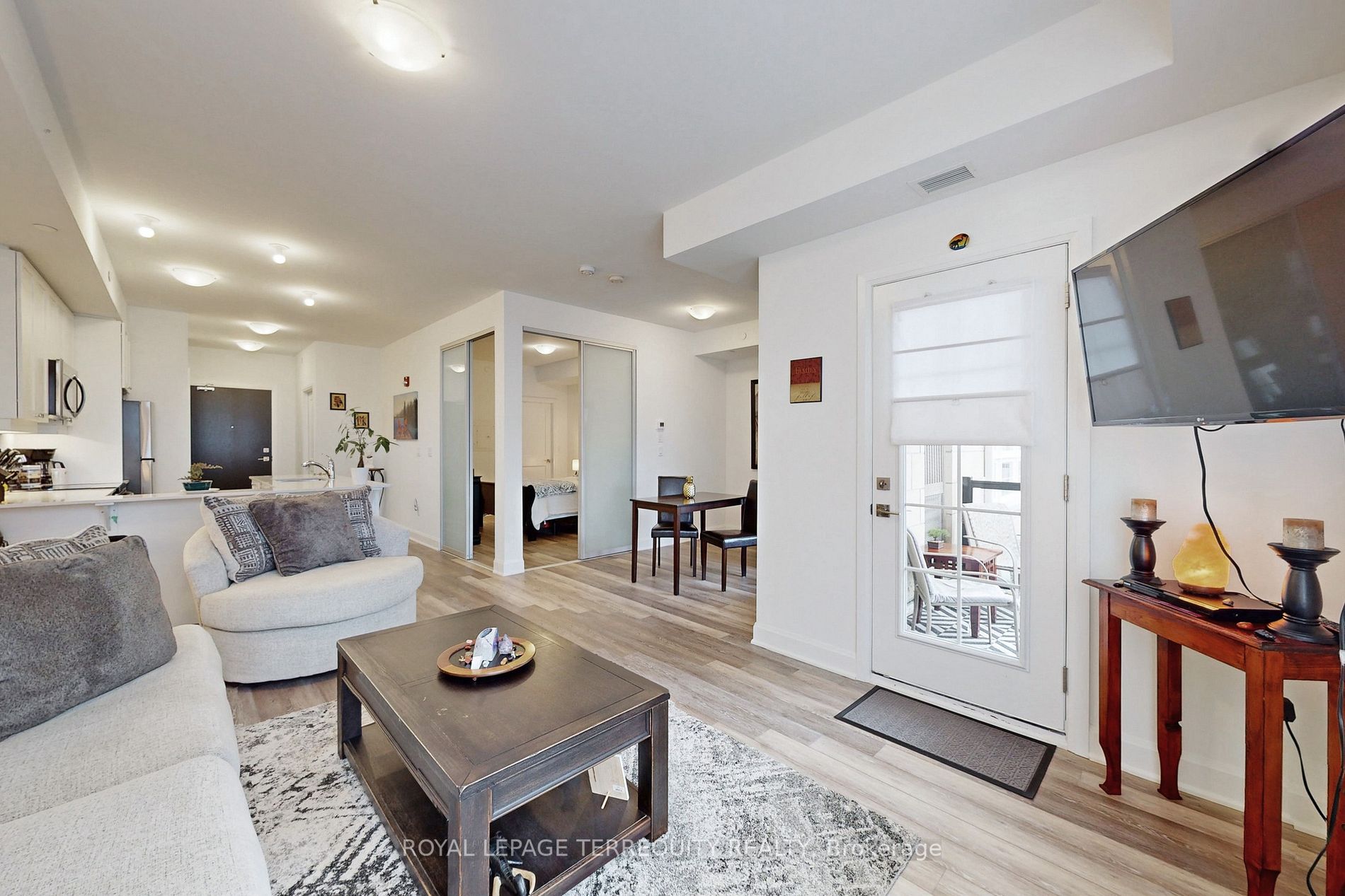 50 Lakebreeze Drive, #118