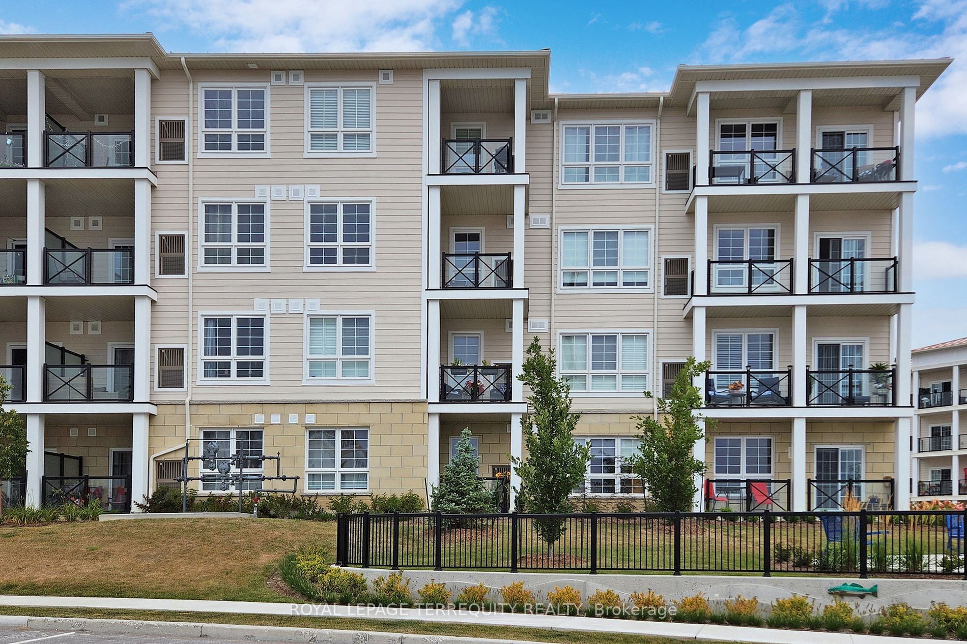 50 Lakebreeze Drive, #118