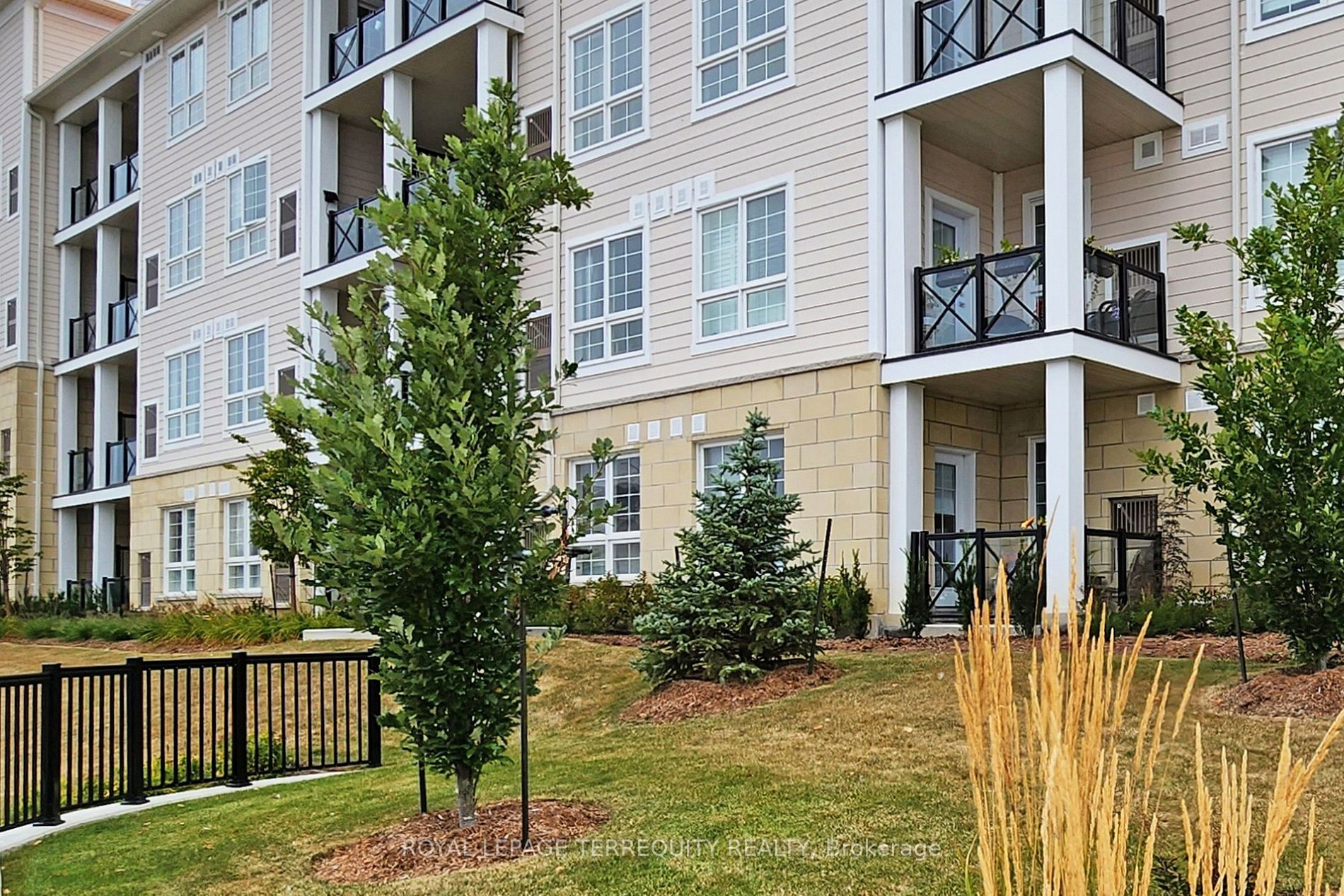 50 Lakebreeze Drive, #118