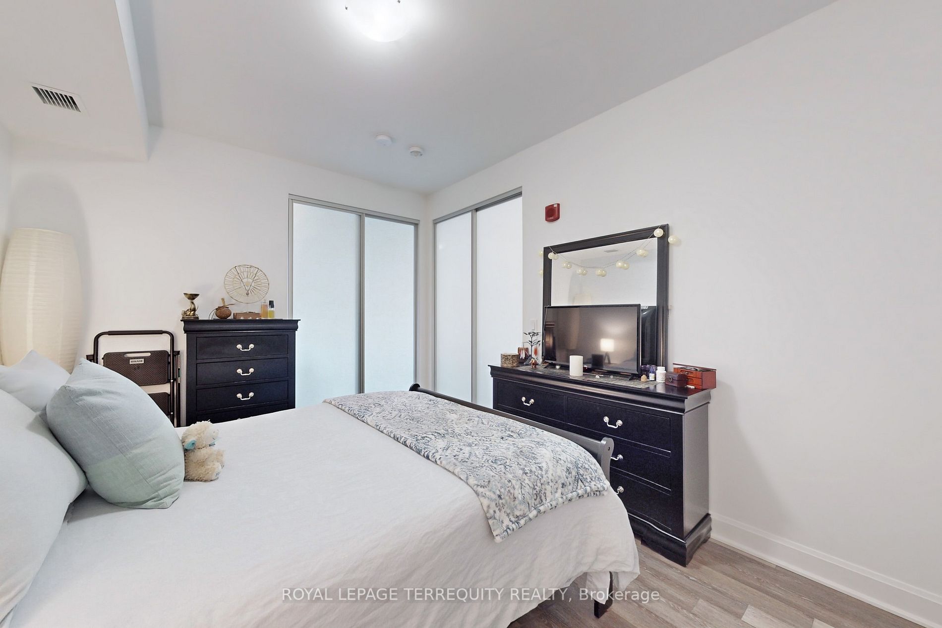 50 Lakebreeze Drive, #118