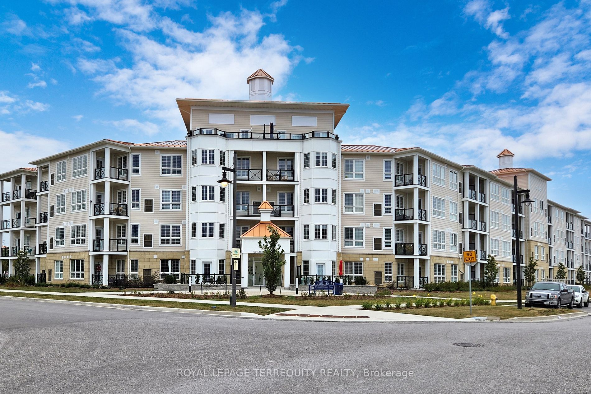 50 Lakebreeze Drive, #118