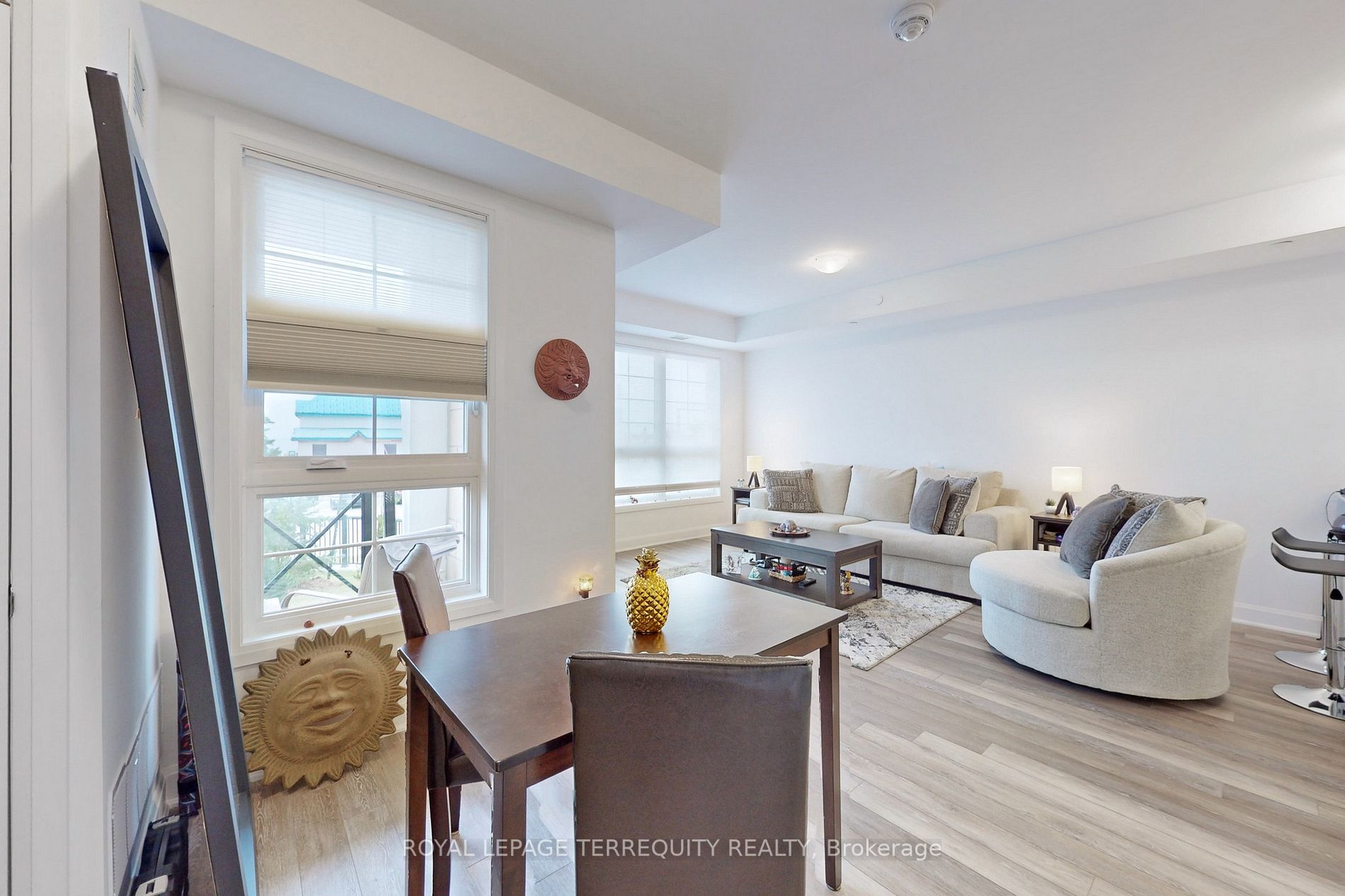 50 Lakebreeze Drive, #118