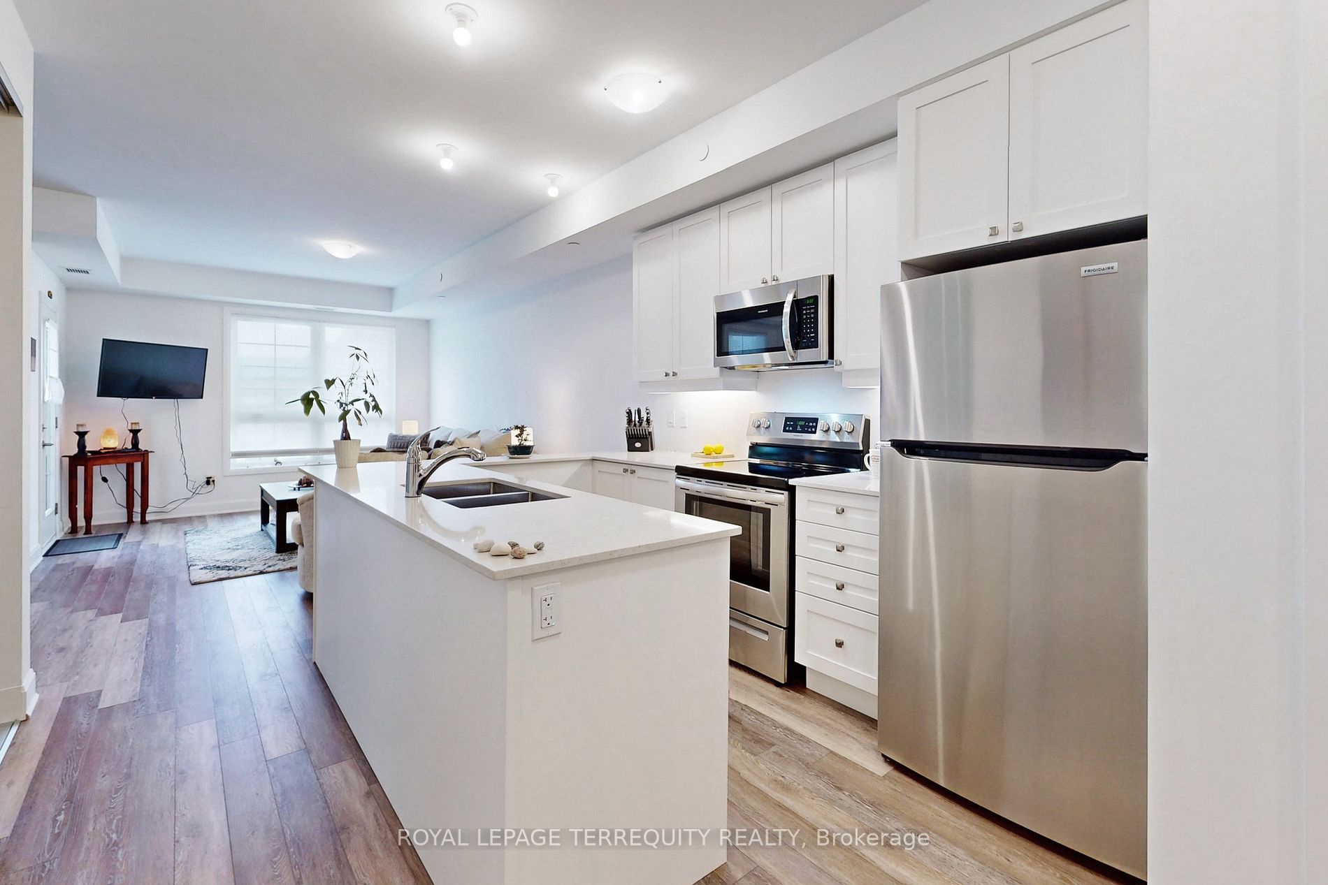 50 Lakebreeze Drive, #118