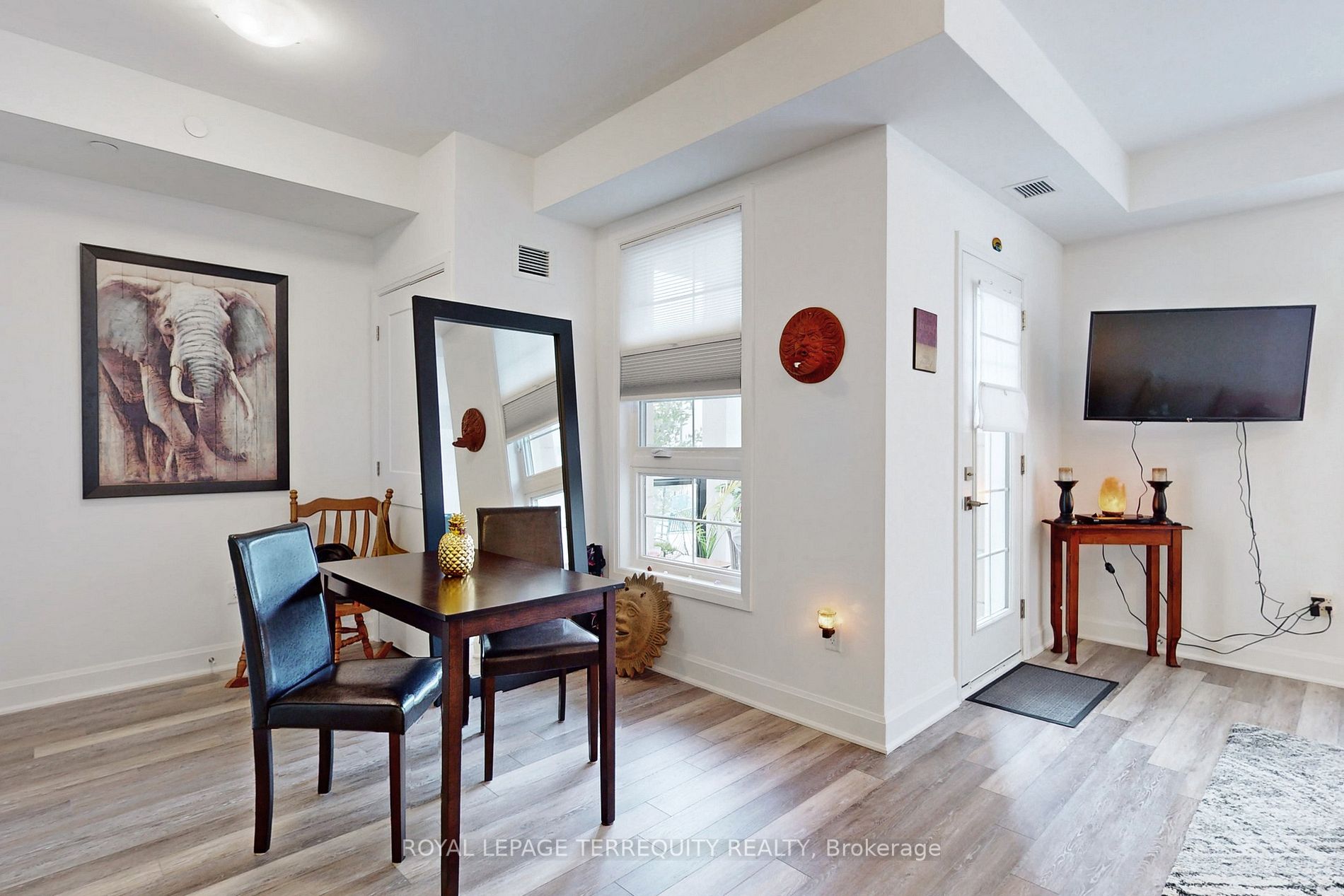 50 Lakebreeze Drive, #118