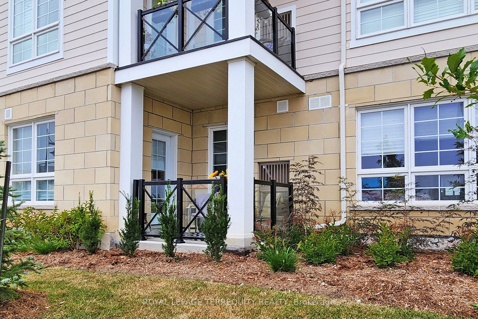 50 Lakebreeze Drive, #118