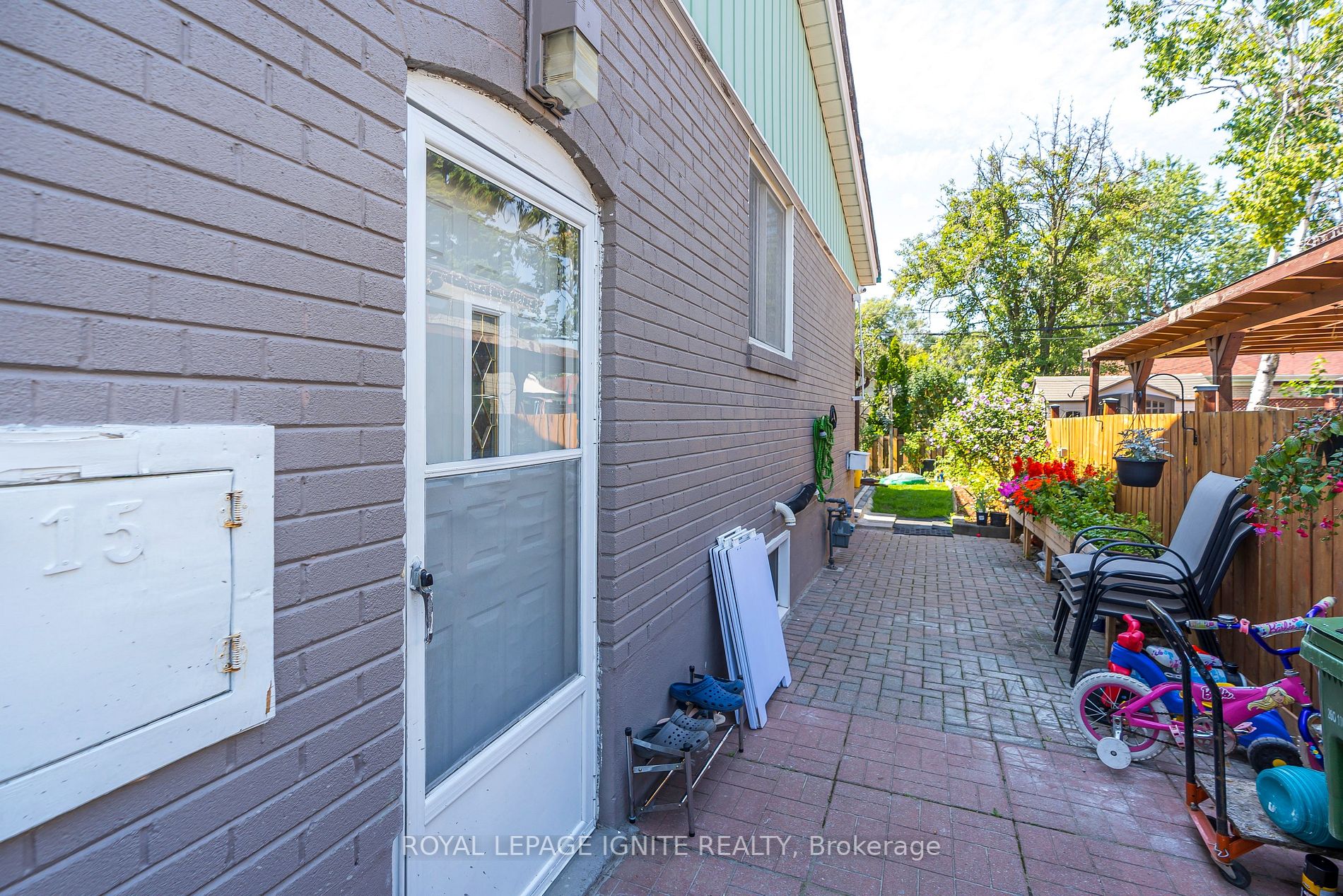 15 Huddleston Crt