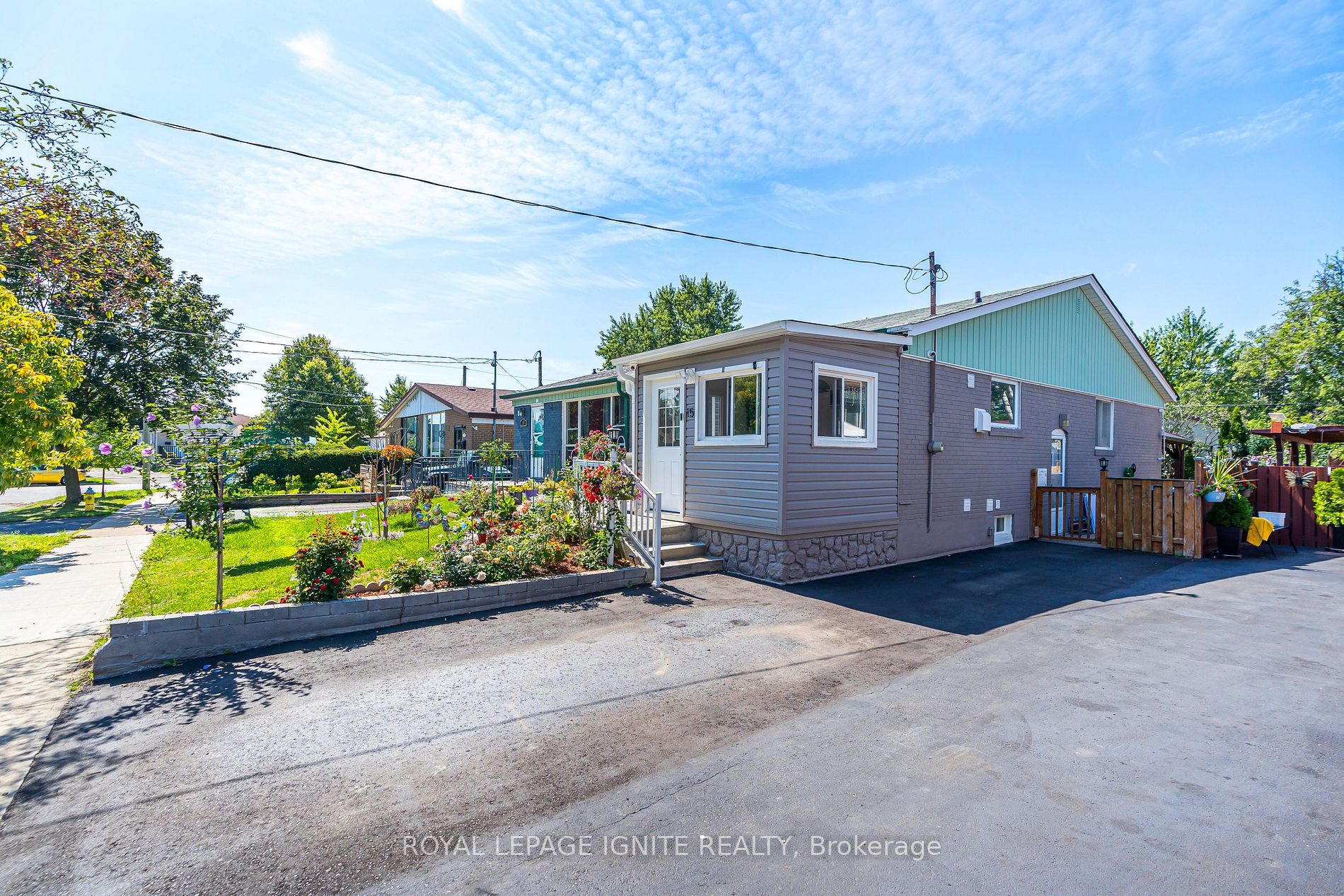 15 Huddleston Crt