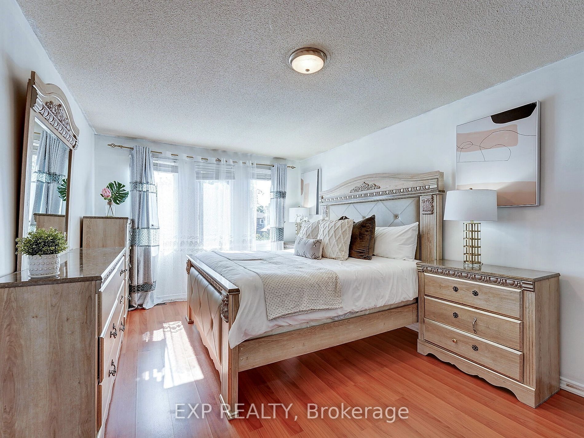 1564 Somergrove Cres