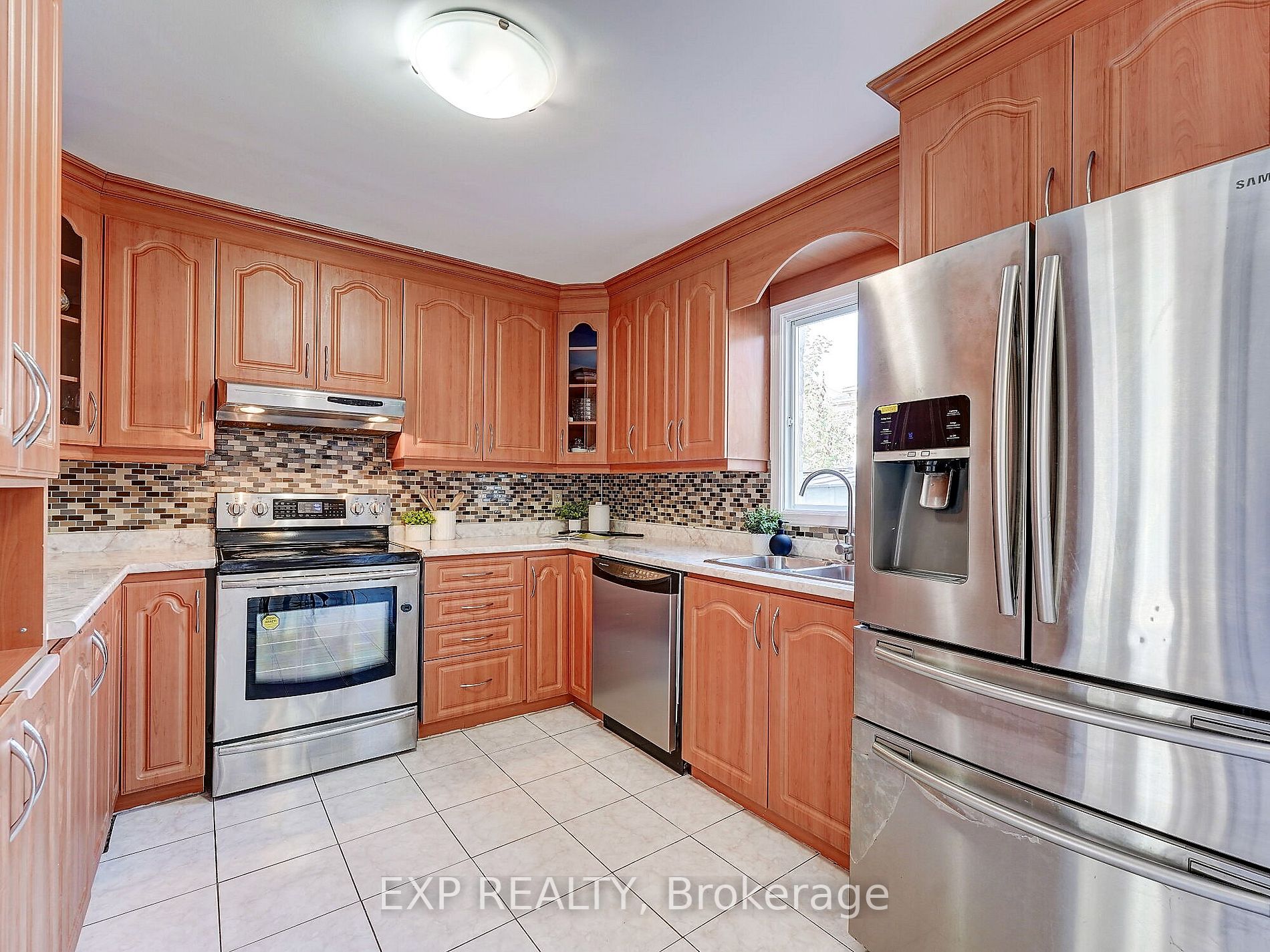 1564 Somergrove Cres