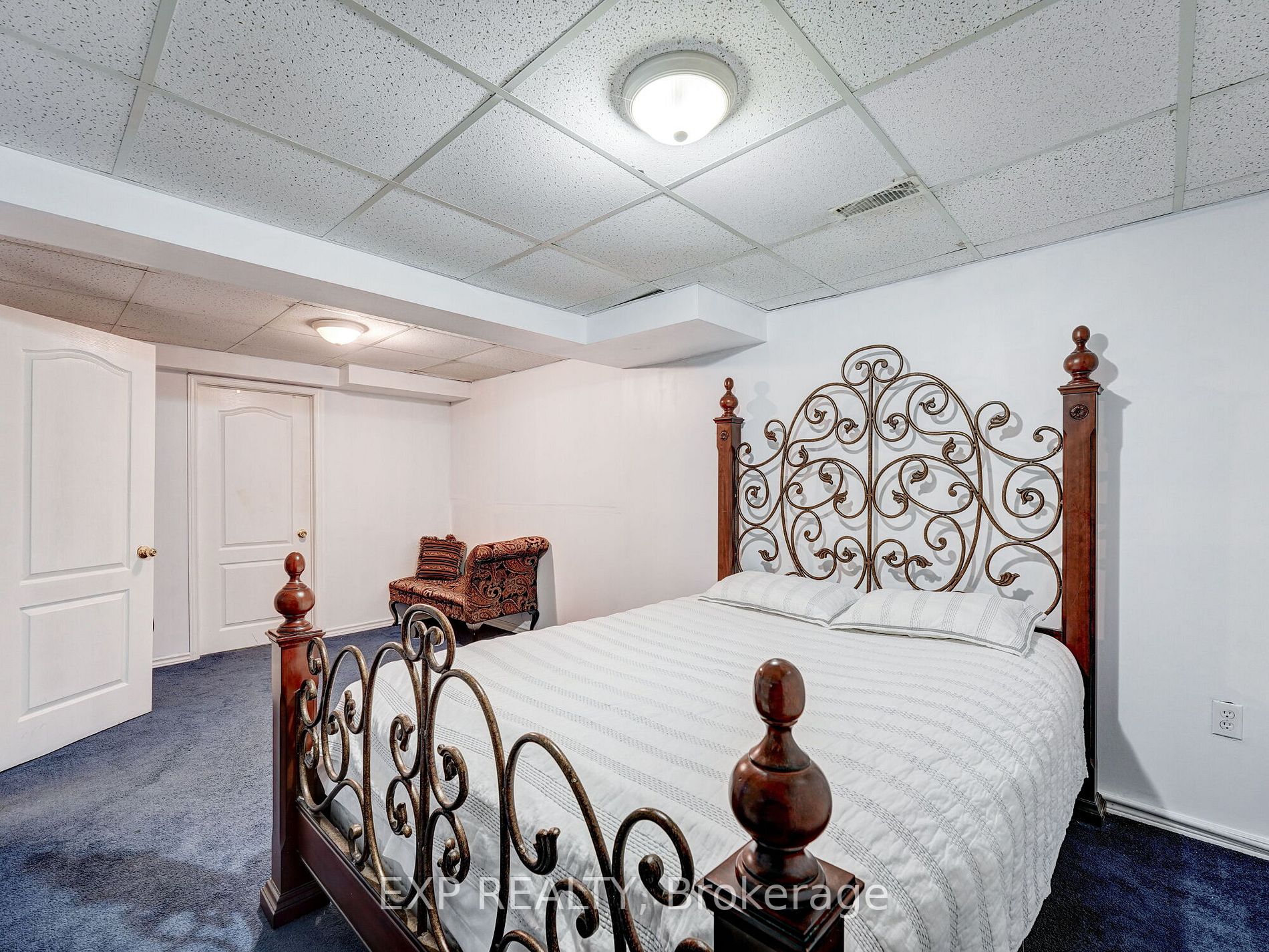 1564 Somergrove Cres
