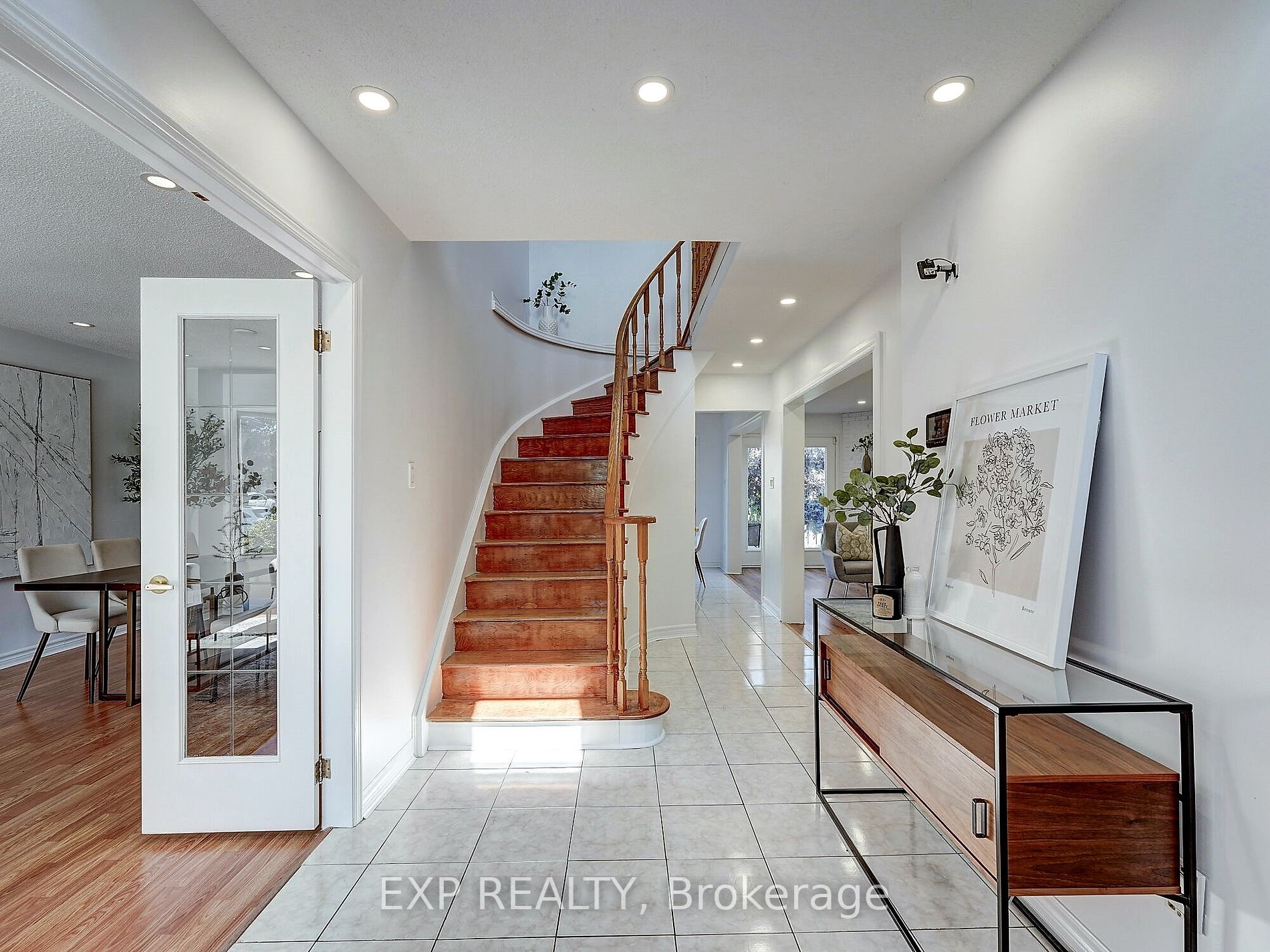 1564 Somergrove Cres