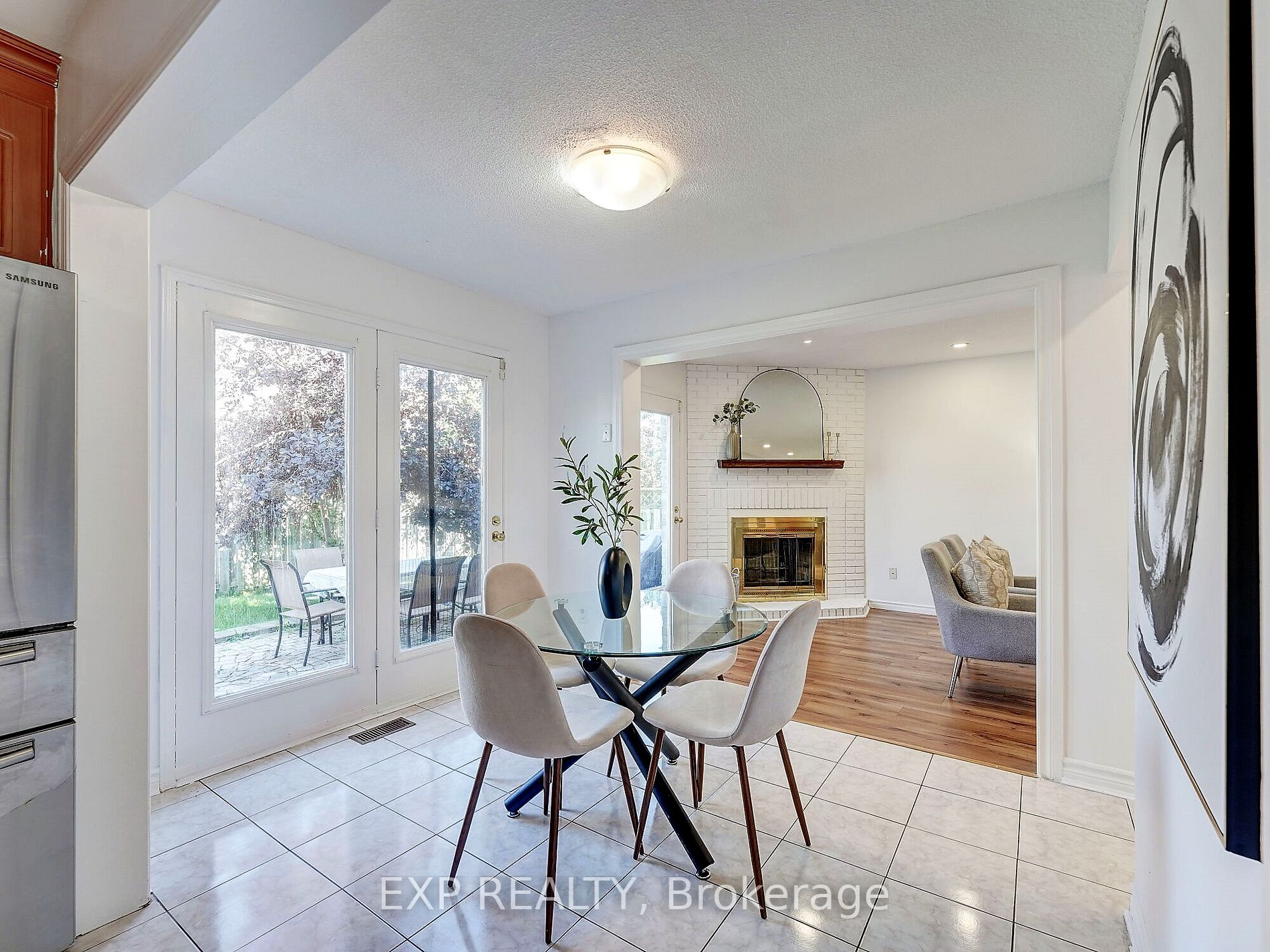 1564 Somergrove Cres