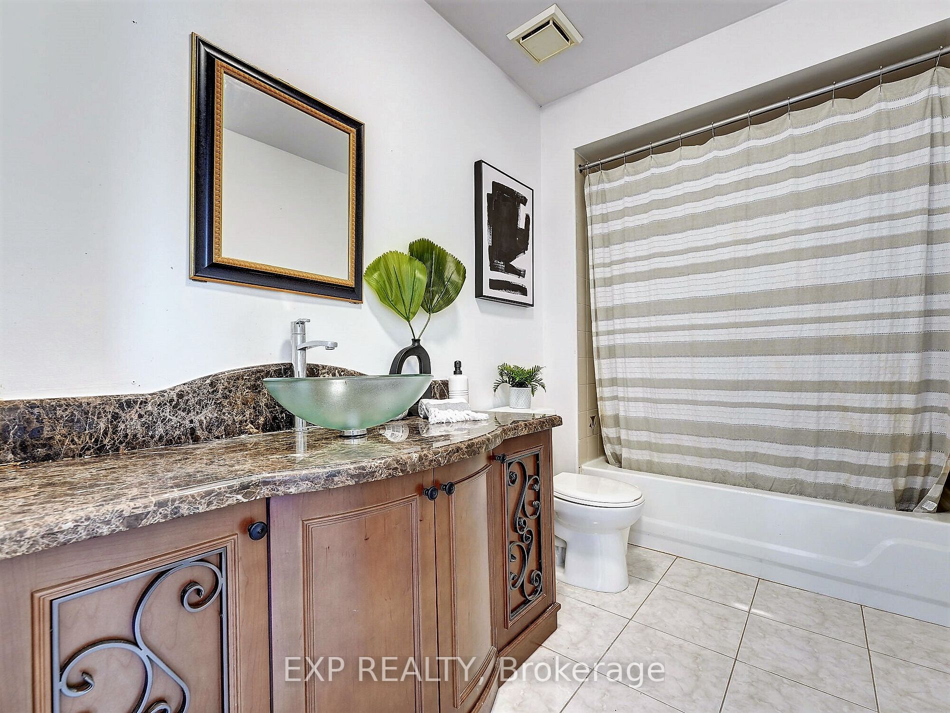 1564 Somergrove Cres