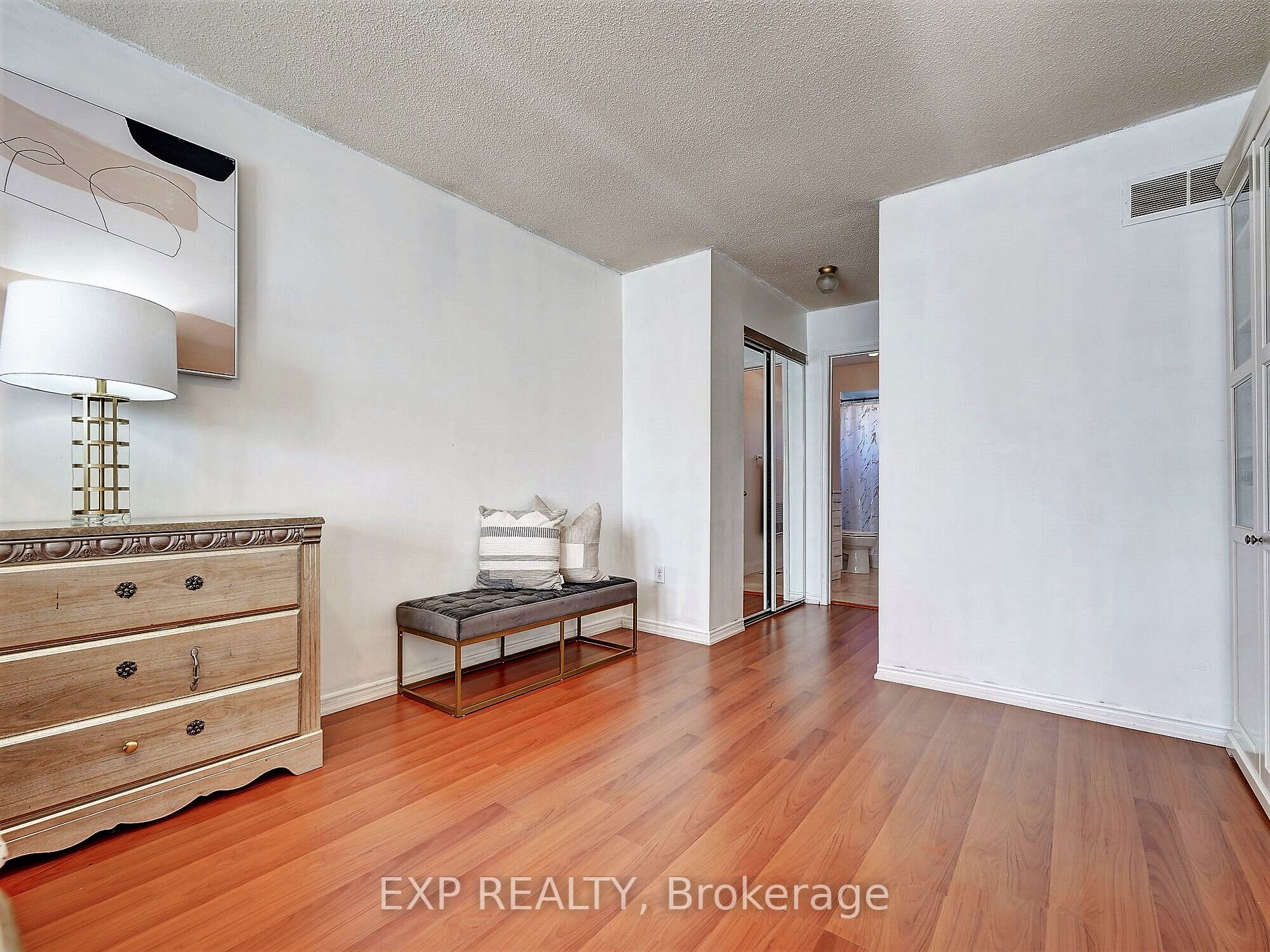 1564 Somergrove Cres