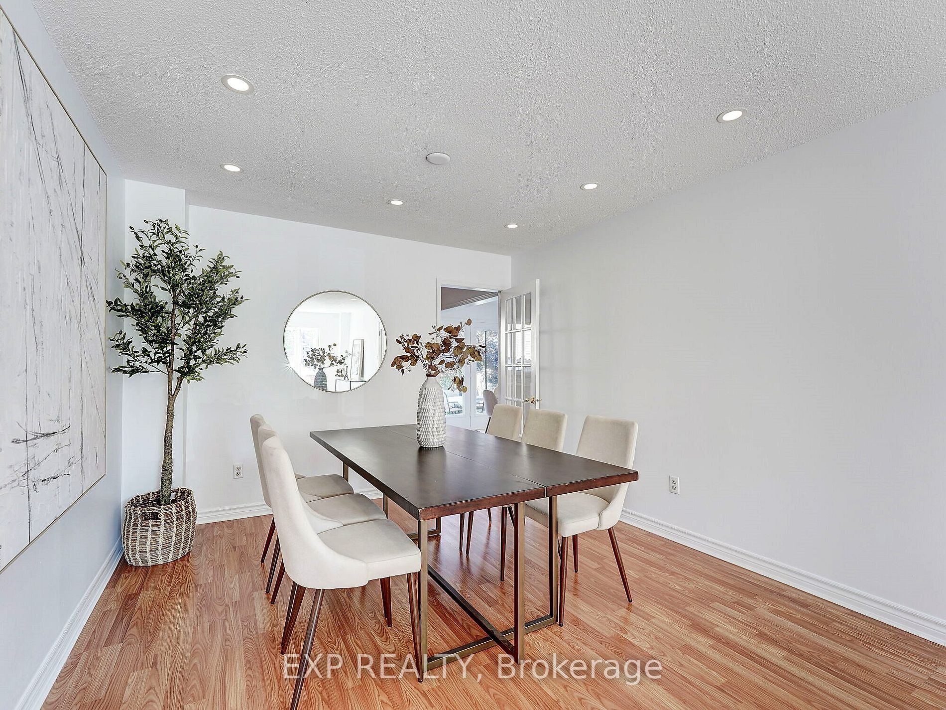 1564 Somergrove Cres