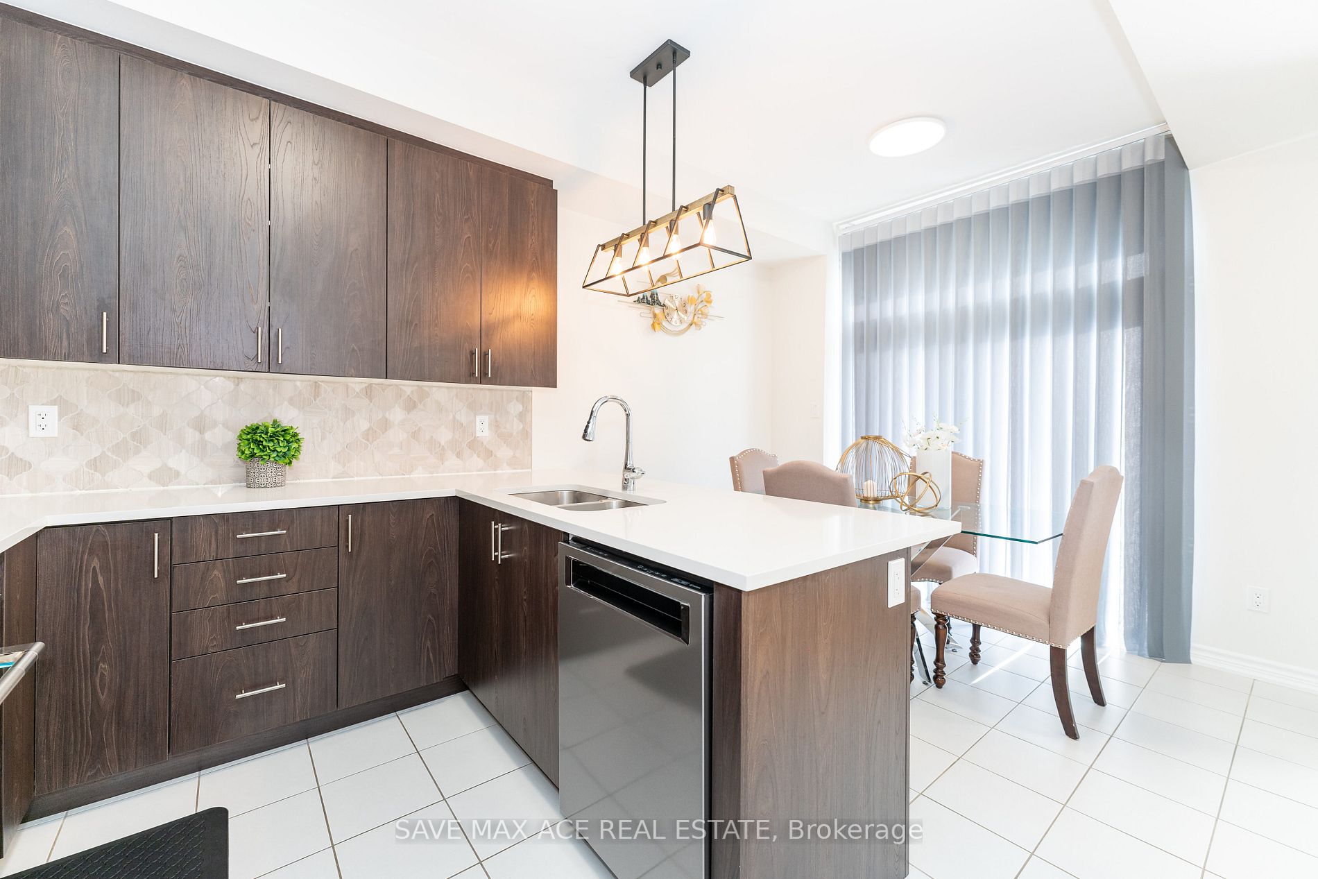 24 Hickling Lane